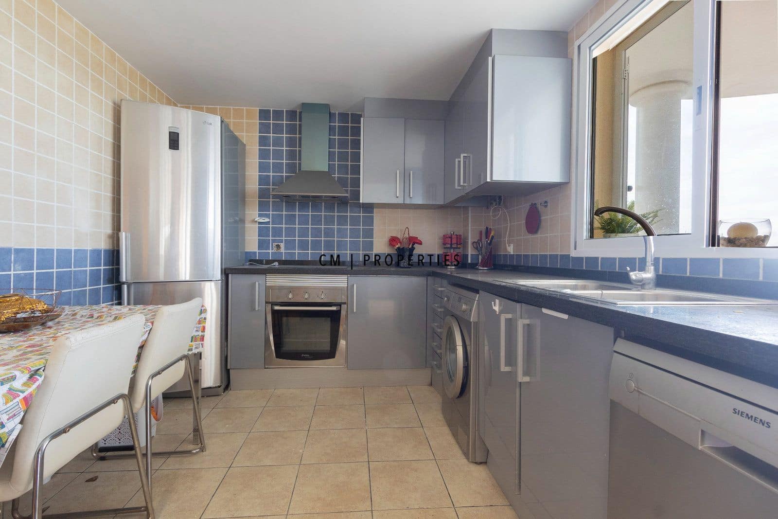 3 bedroom Villa for sale in Torrent with garage - € 420,000 (Ref: 9889368)