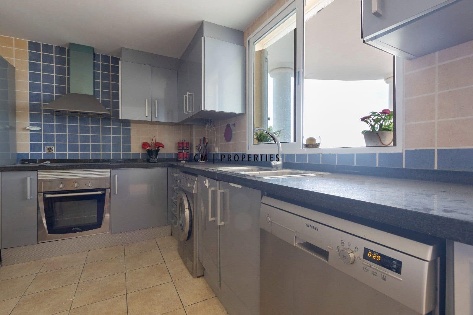 3 bedroom Villa for sale in Torrent with garage - € 420,000 (Ref: 9889368)