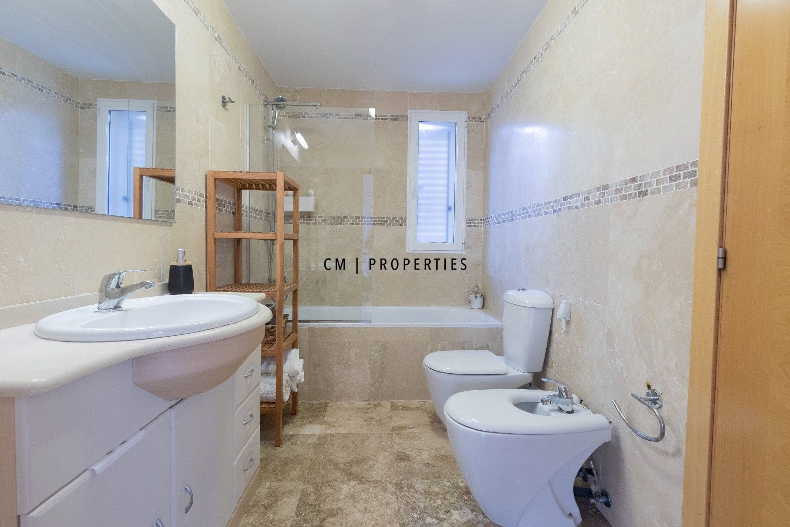 3 bedroom Villa for sale in Torrent with garage - € 420,000 (Ref: 9889368)