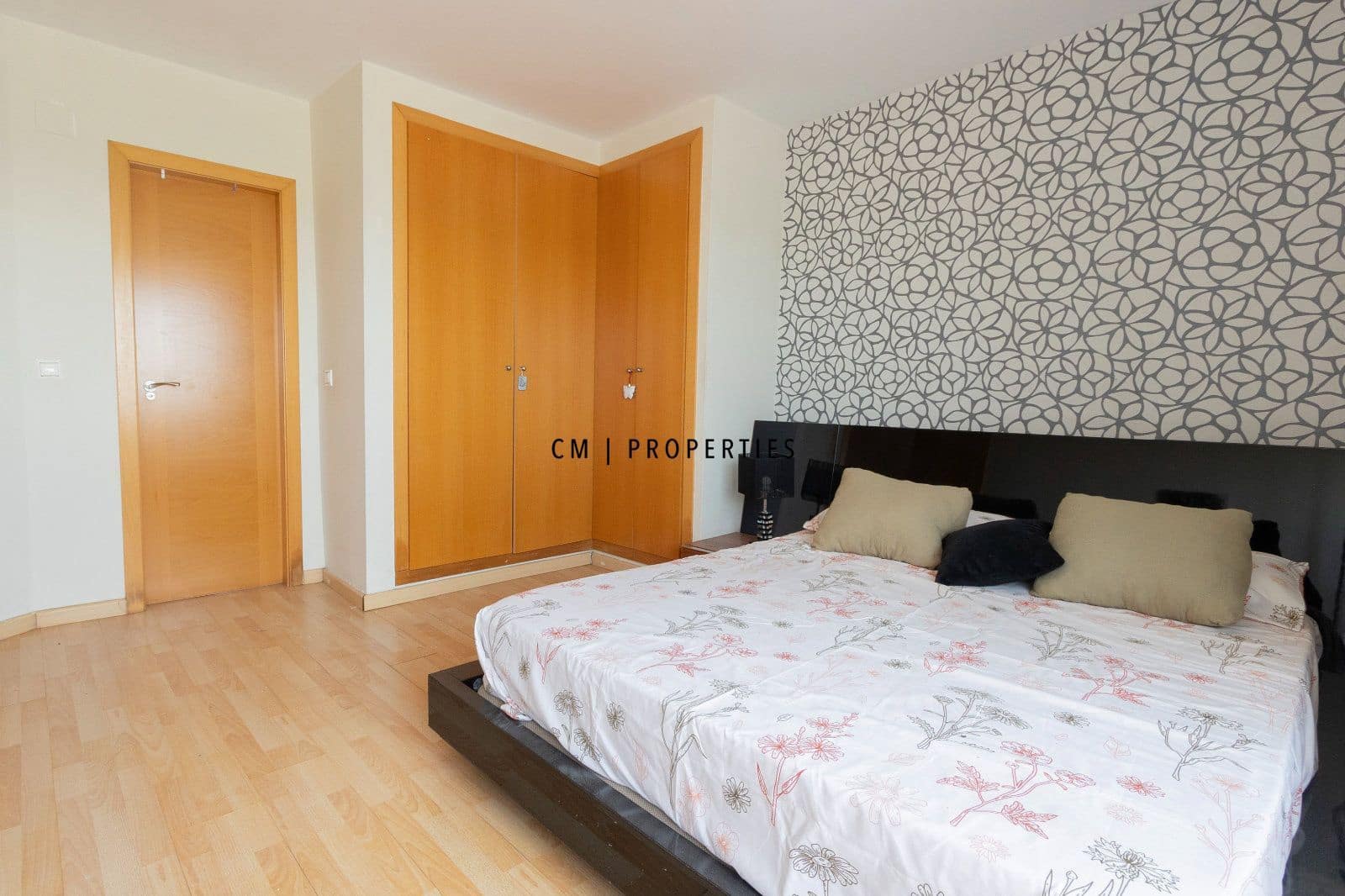 3 bedroom Villa for sale in Torrent with garage - € 420,000 (Ref: 9889368)