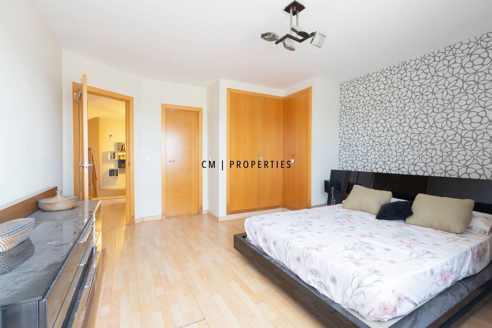 3 bedroom Villa for sale in Torrent with garage - € 420,000 (Ref: 9889368)