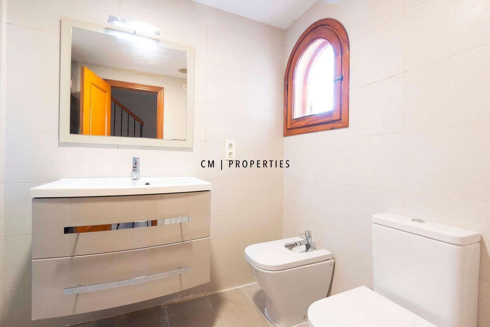 5 bedroom Townhouse for rent in La Canada with pool garage - € 2,700 (Ref: 9889437)