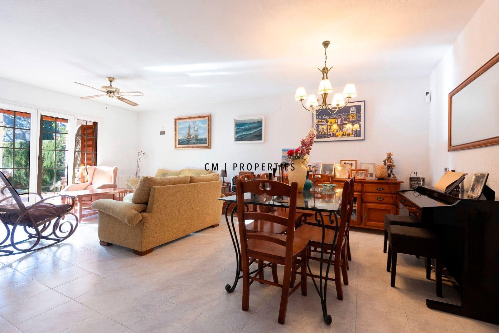 5 bedroom Townhouse for rent in La Canada with pool garage - € 2,700 (Ref: 9889437)