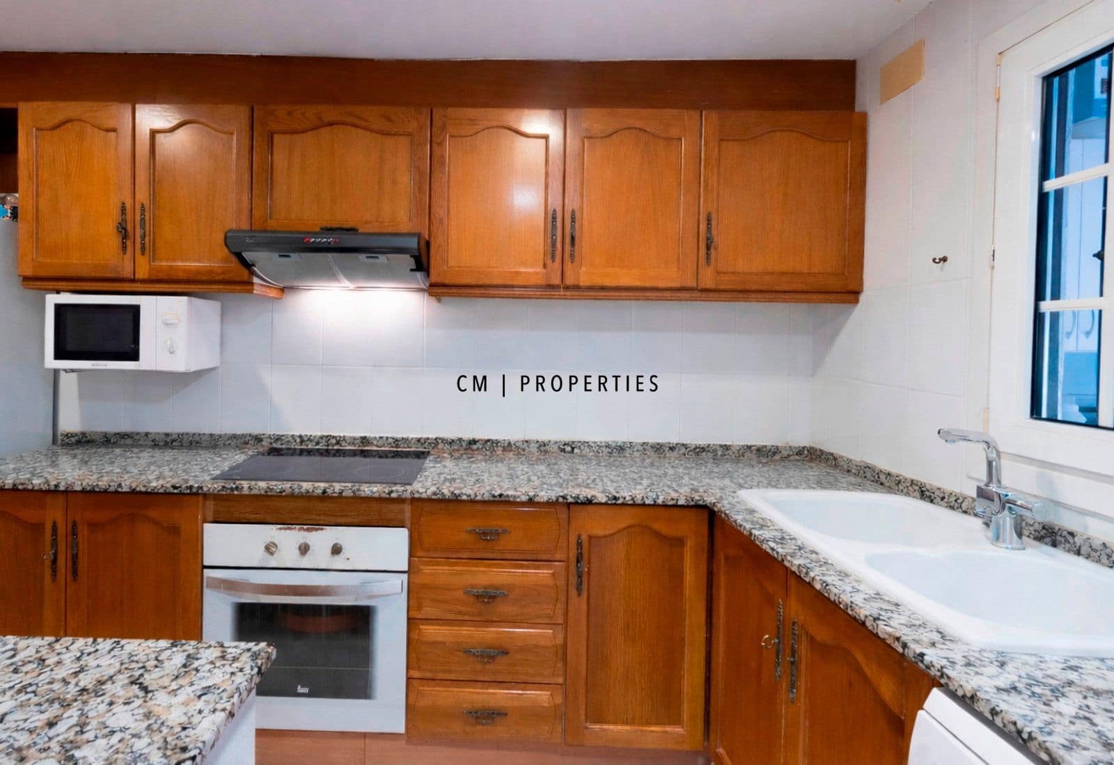 5 bedroom Townhouse for rent in La Canada with pool garage - € 2,700 (Ref: 9889437)