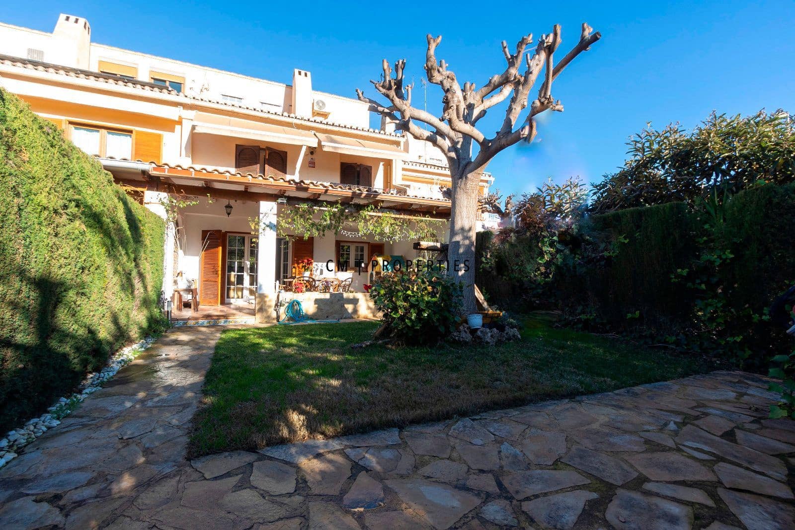 5 bedroom Townhouse for rent in La Canada with pool garage - € 2,700 (Ref: 9889437)