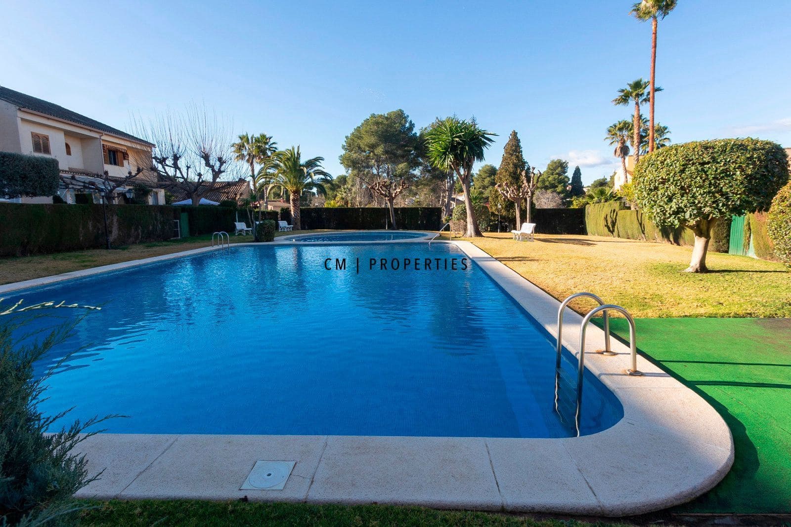 5 bedroom Townhouse for rent in La Canada with pool garage - € 2,700 (Ref: 9889437)