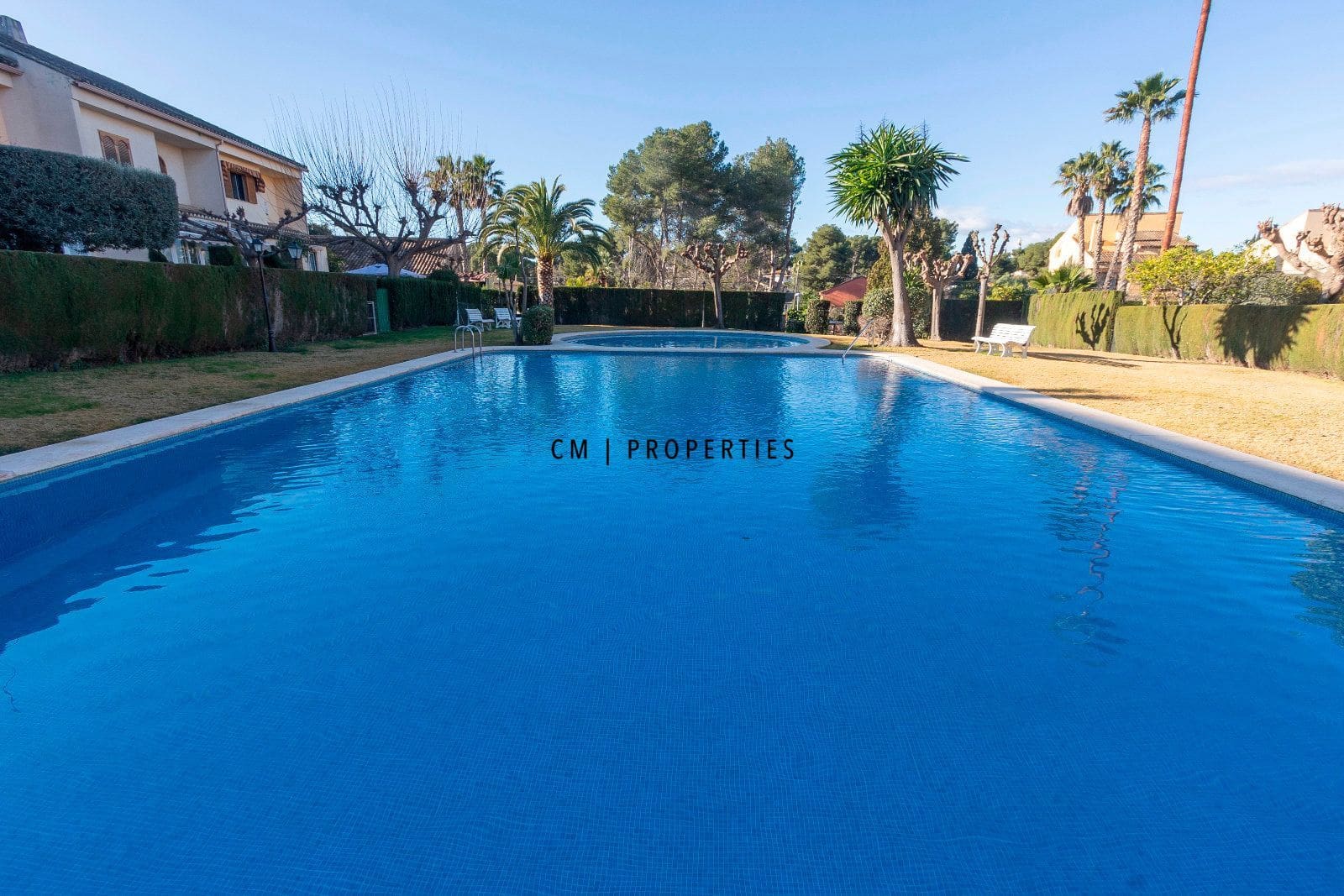 5 bedroom Townhouse for rent in La Canada with pool garage - € 2,700 (Ref: 9889437)