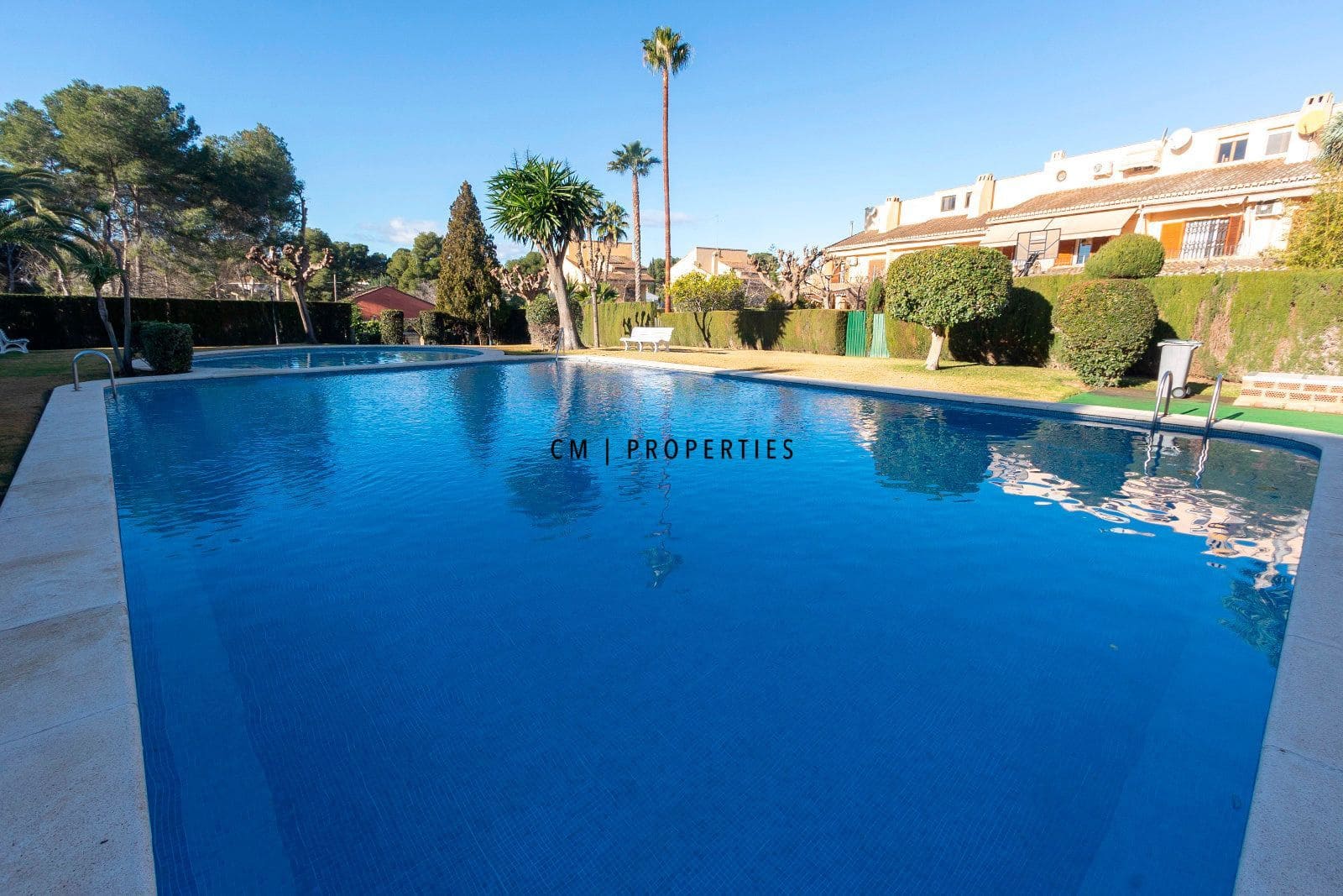 5 bedroom Townhouse for rent in La Canada with pool garage - € 2,700 (Ref: 9889437)