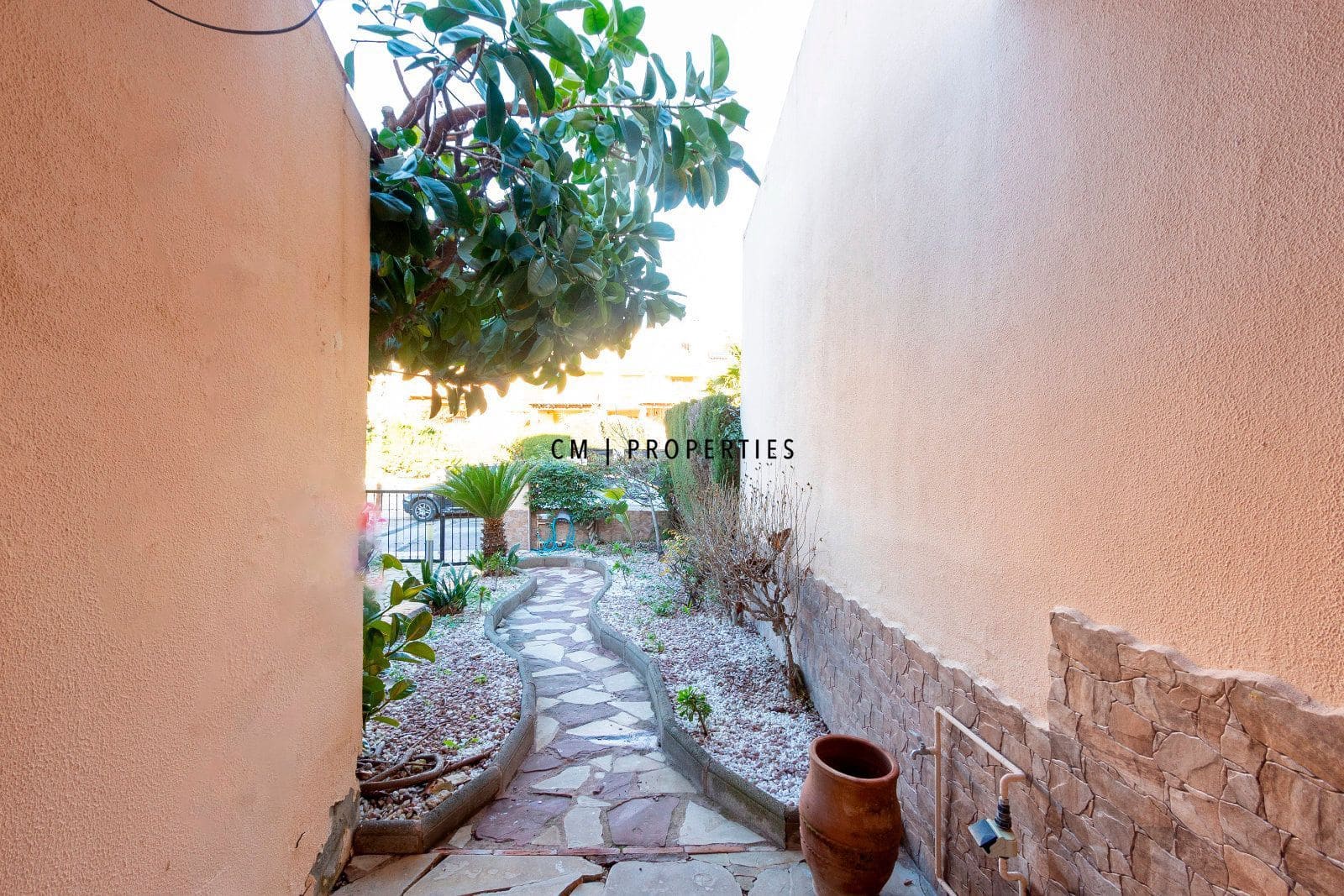5 bedroom Townhouse for rent in La Canada with pool garage - € 2,700 (Ref: 9889437)