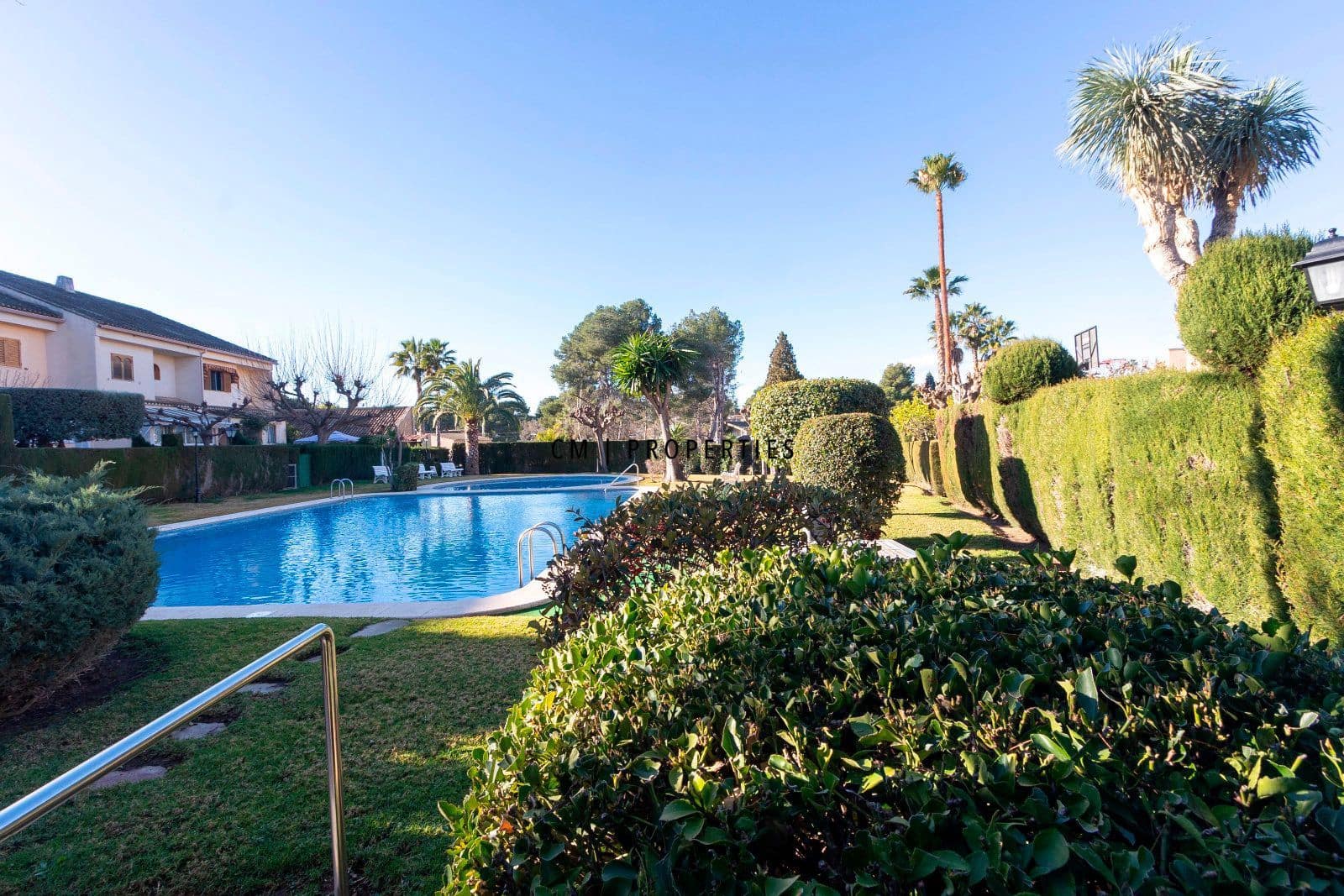 5 bedroom Townhouse for rent in La Canada with pool garage - € 2,700 (Ref: 9889437)