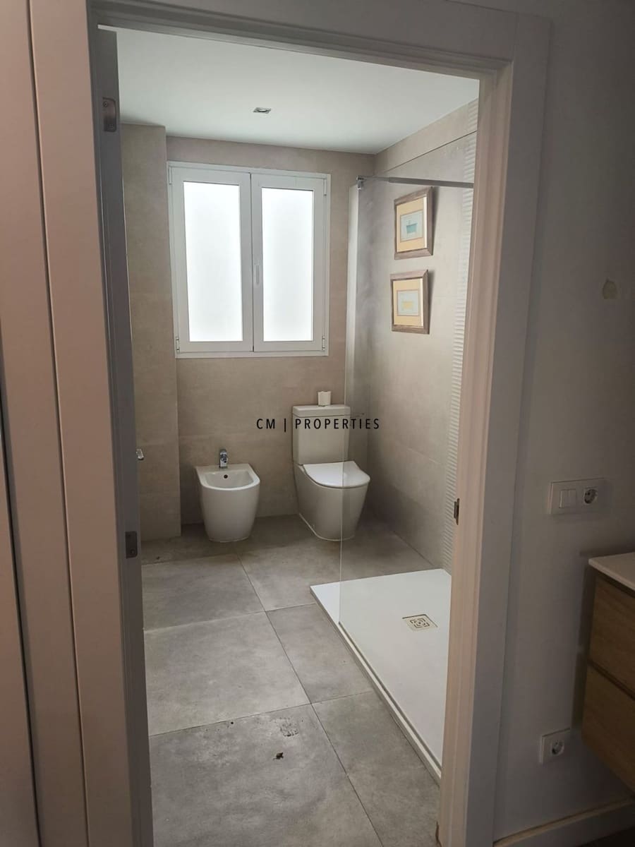 3 bedroom Flat for rent in Valencia city - € 2,500 (Ref: 9891049)