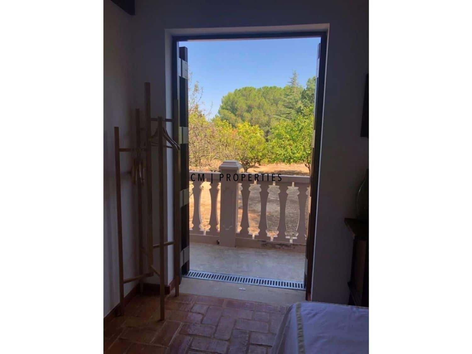 4 soveværelse Villa til leje i Vilamarxant / Villamarchante med swimmingpool garage - € 2.400 (Ref: 9893217)