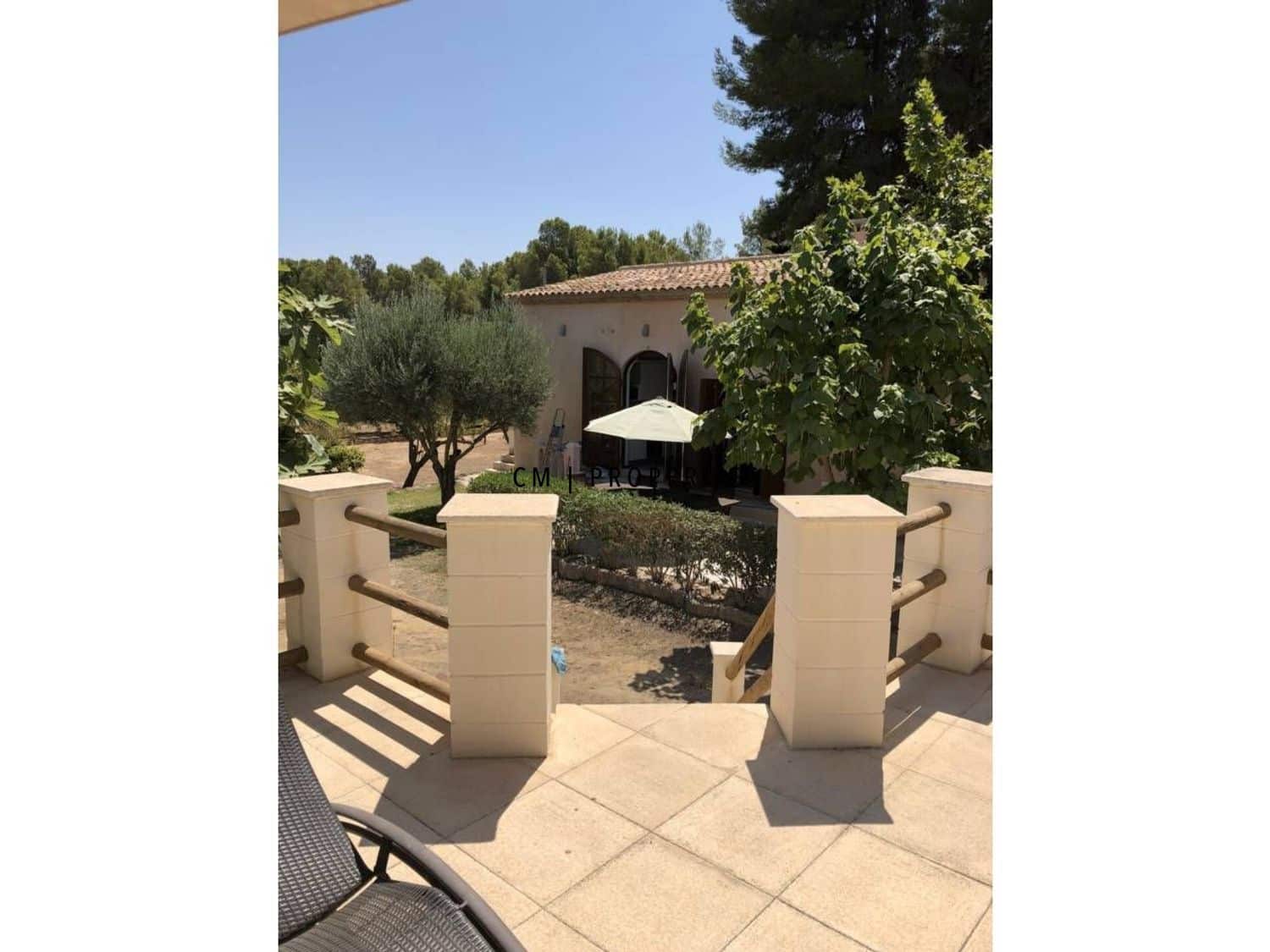 4 soveværelse Villa til leje i Vilamarxant / Villamarchante med swimmingpool garage - € 2.400 (Ref: 9893217)
