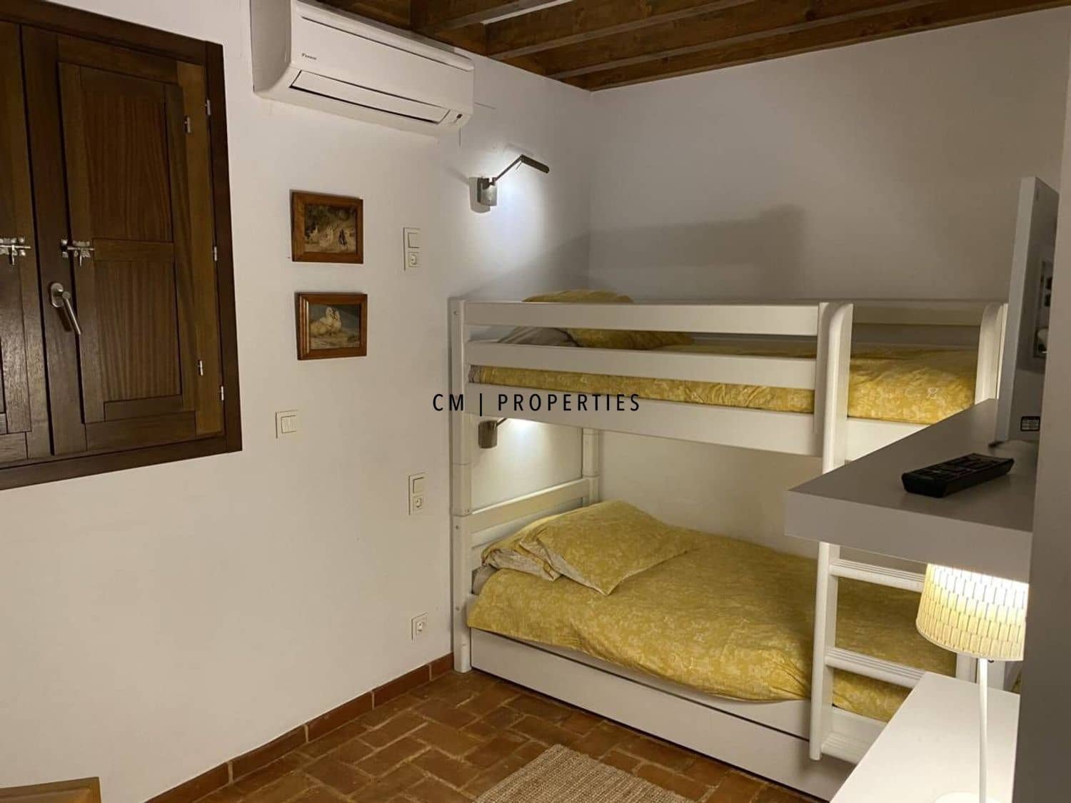 4 soveværelse Villa til leje i Vilamarxant / Villamarchante med swimmingpool garage - € 2.400 (Ref: 9893217)