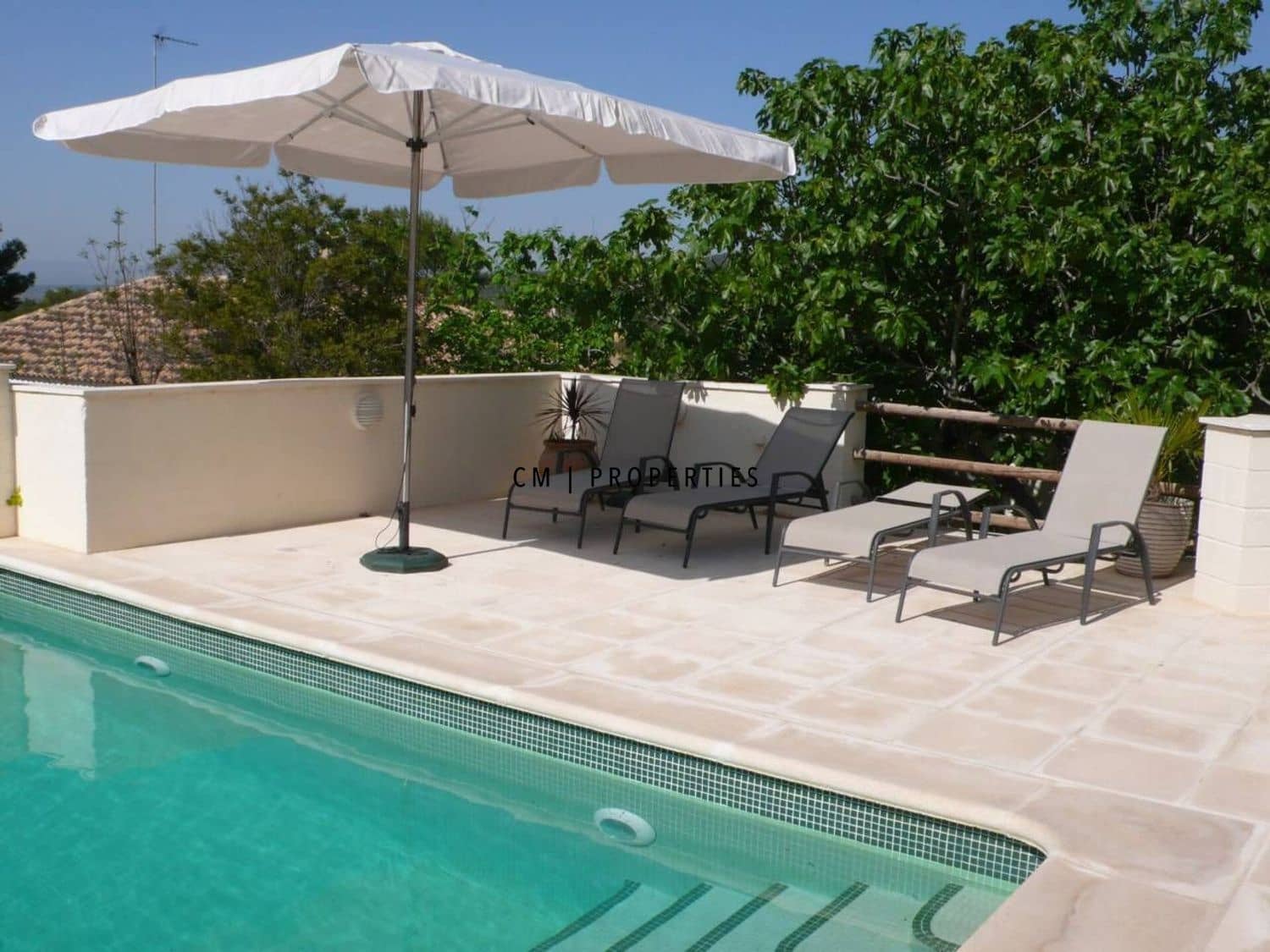 4 soveværelse Villa til leje i Vilamarxant / Villamarchante med swimmingpool garage - € 2.400 (Ref: 9893217)