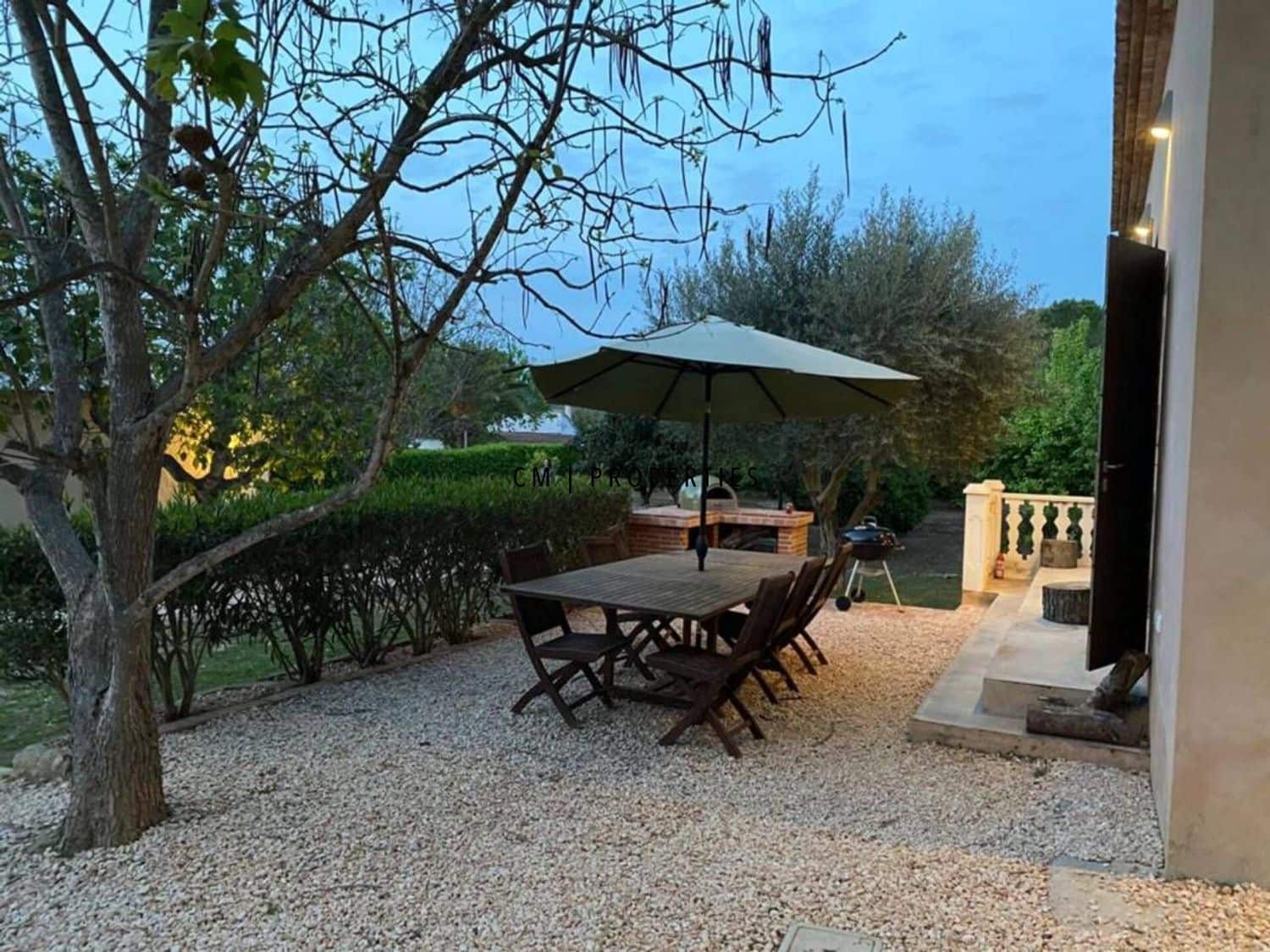 4 soveværelse Villa til leje i Vilamarxant / Villamarchante med swimmingpool garage - € 2.400 (Ref: 9893217)
