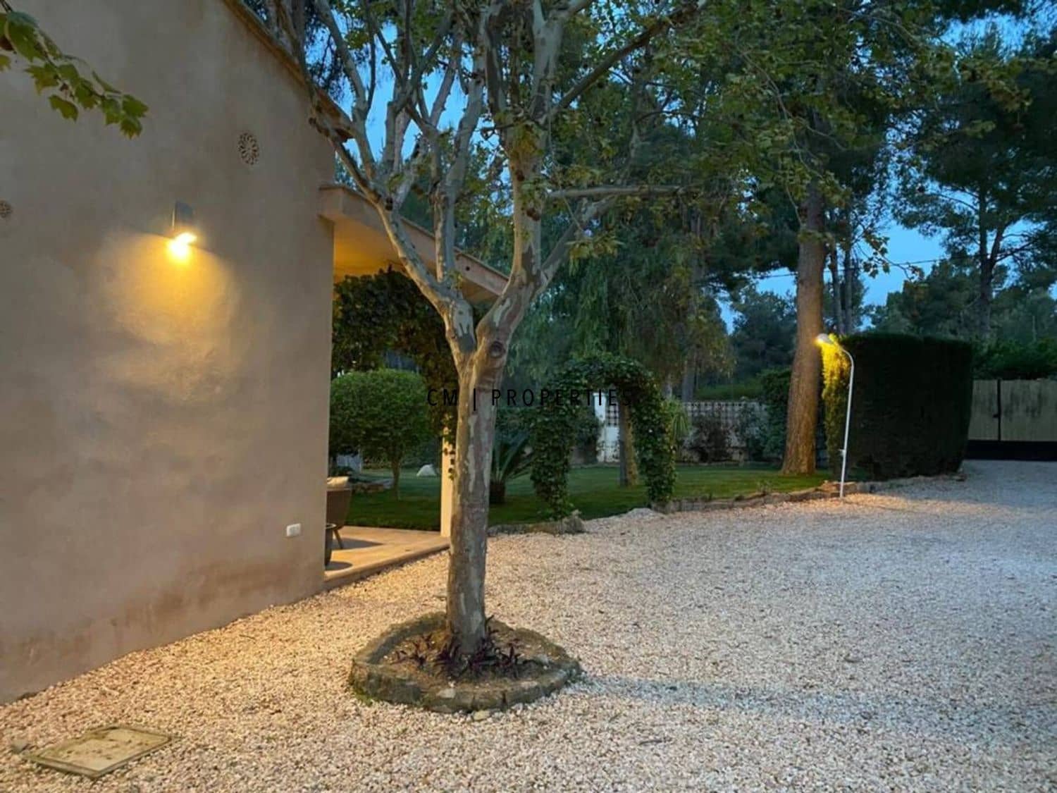 4 soveværelse Villa til leje i Vilamarxant / Villamarchante med swimmingpool garage - € 2.400 (Ref: 9893217)