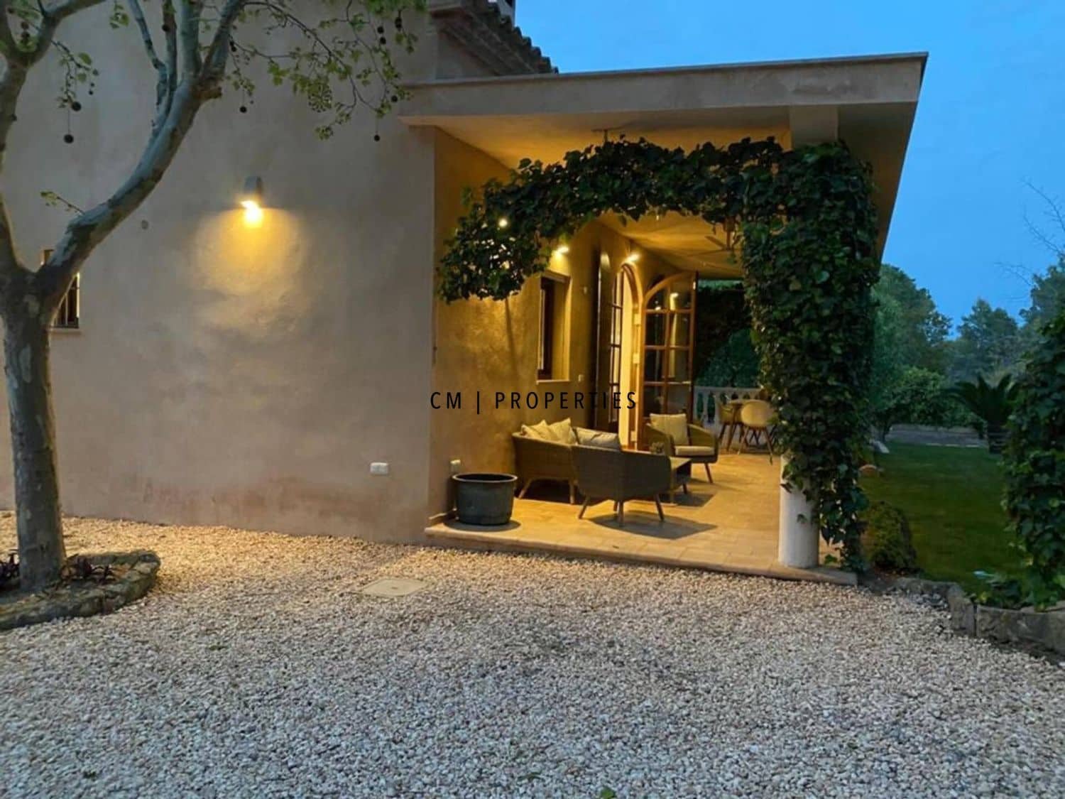 4 soveværelse Villa til leje i Vilamarxant / Villamarchante med swimmingpool garage - € 2.400 (Ref: 9893217)