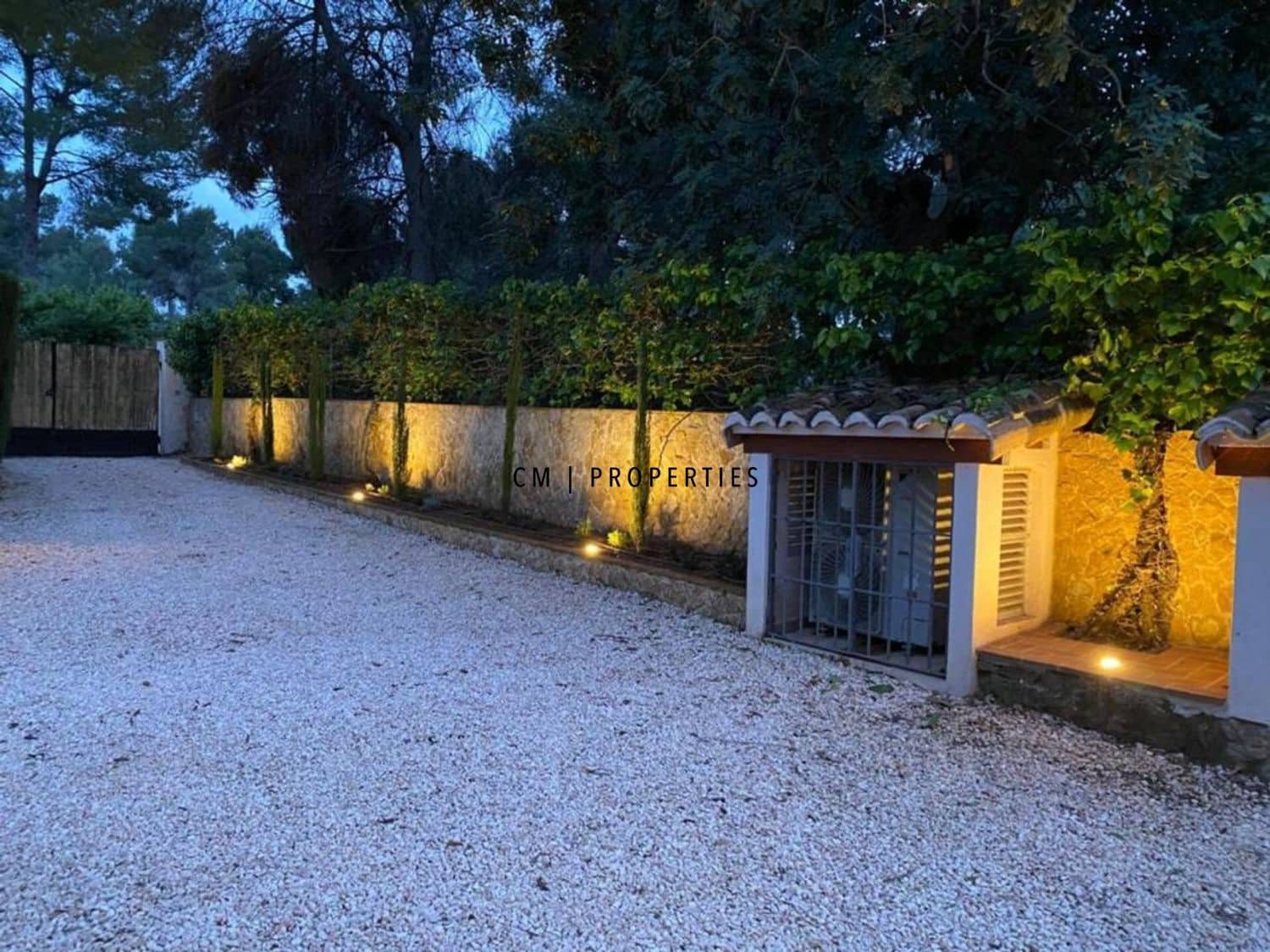 4 soveværelse Villa til leje i Vilamarxant / Villamarchante med swimmingpool garage - € 2.400 (Ref: 9893217)