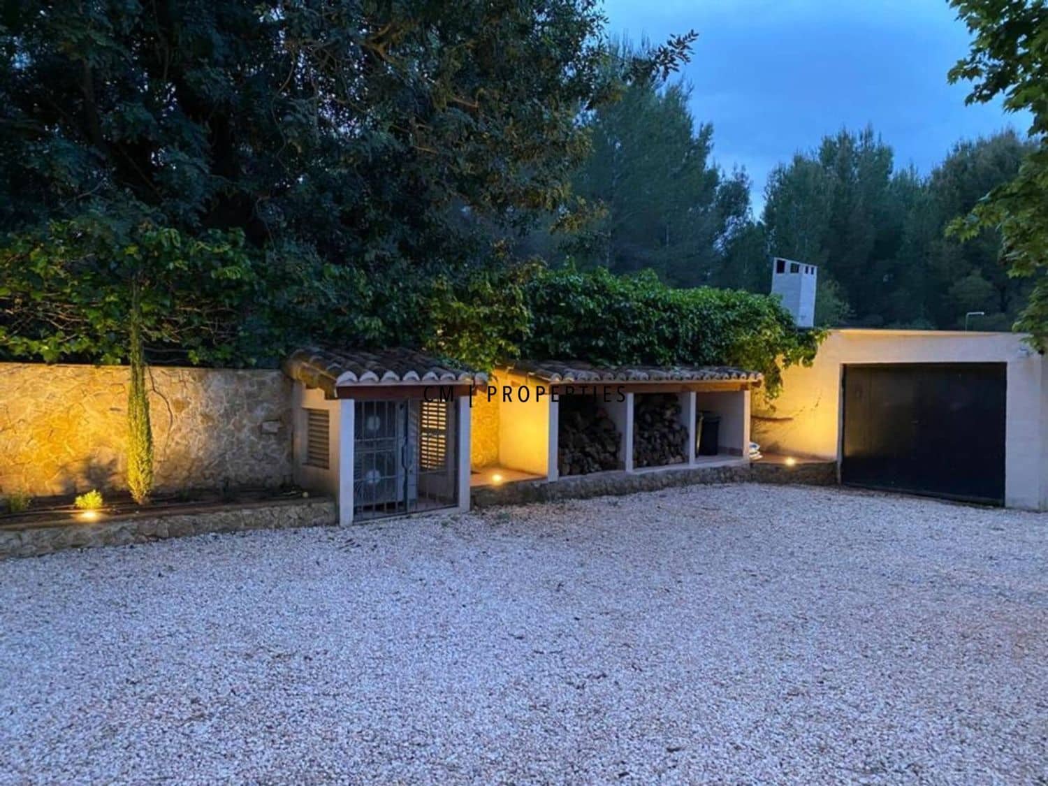 4 soveværelse Villa til leje i Vilamarxant / Villamarchante med swimmingpool garage - € 2.400 (Ref: 9893217)
