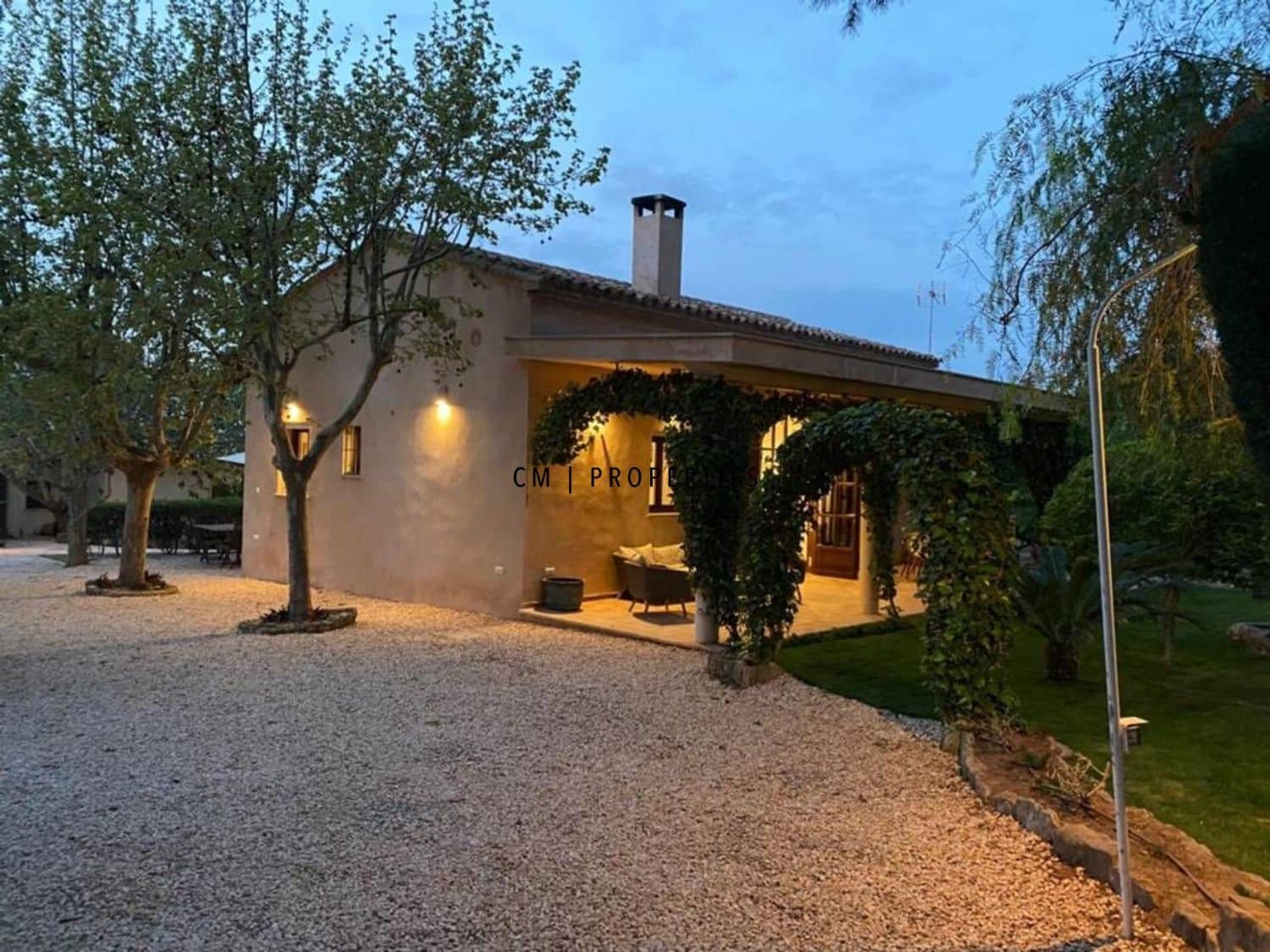 4 soveværelse Villa til leje i Vilamarxant / Villamarchante med swimmingpool garage - € 2.400 (Ref: 9893217)