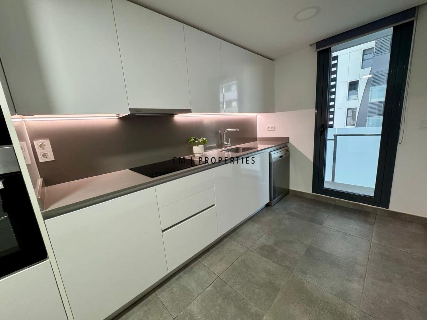 3 bedroom Flat for rent in Valencia city with pool garage - € 2,500 (Ref: 9895147)