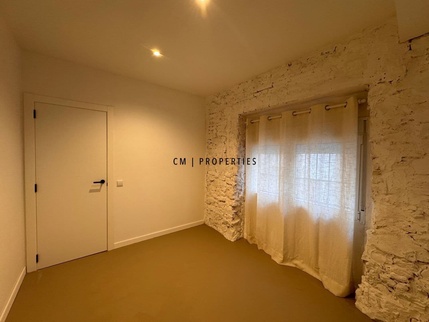 2 slaapkamer Flat te huur in Serra - € 950 (Ref: 9895148)