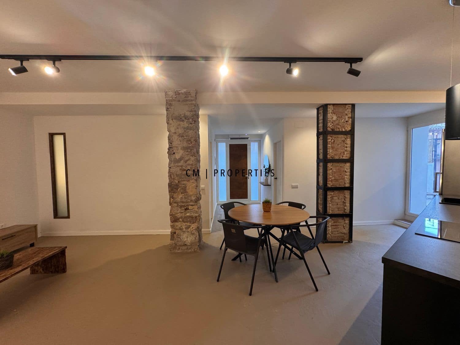 2 slaapkamer Flat te huur in Serra - € 950 (Ref: 9895148)