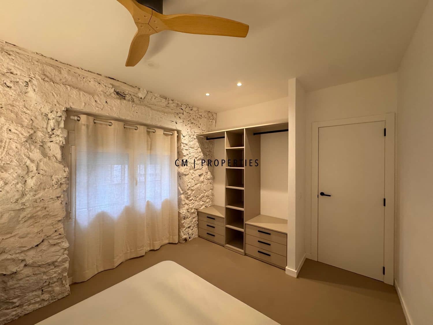 2 slaapkamer Flat te huur in Serra - € 950 (Ref: 9895148)