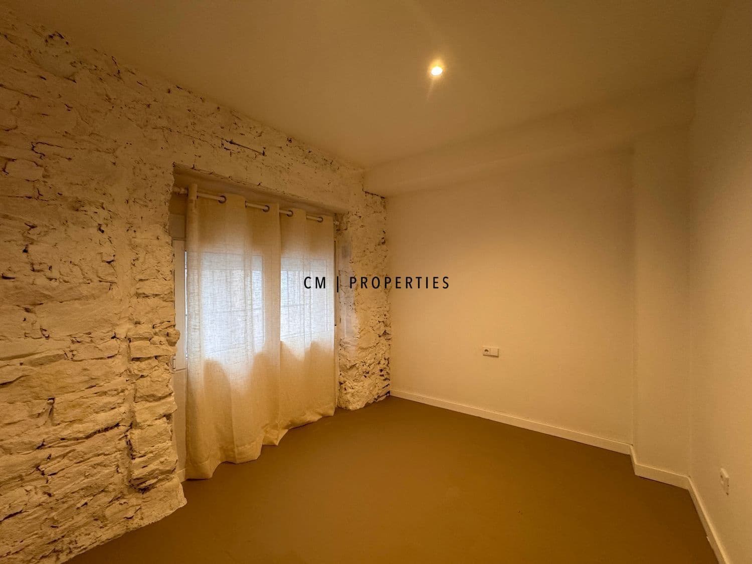 2 slaapkamer Flat te huur in Serra - € 950 (Ref: 9895148)