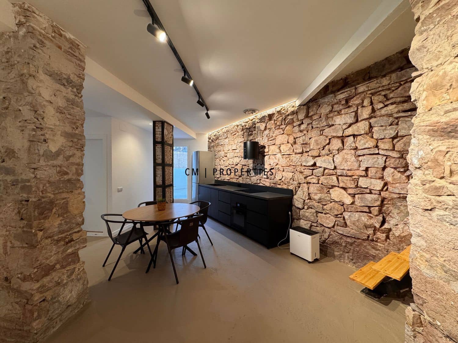2 slaapkamer Flat te huur in Serra - € 950 (Ref: 9895148)