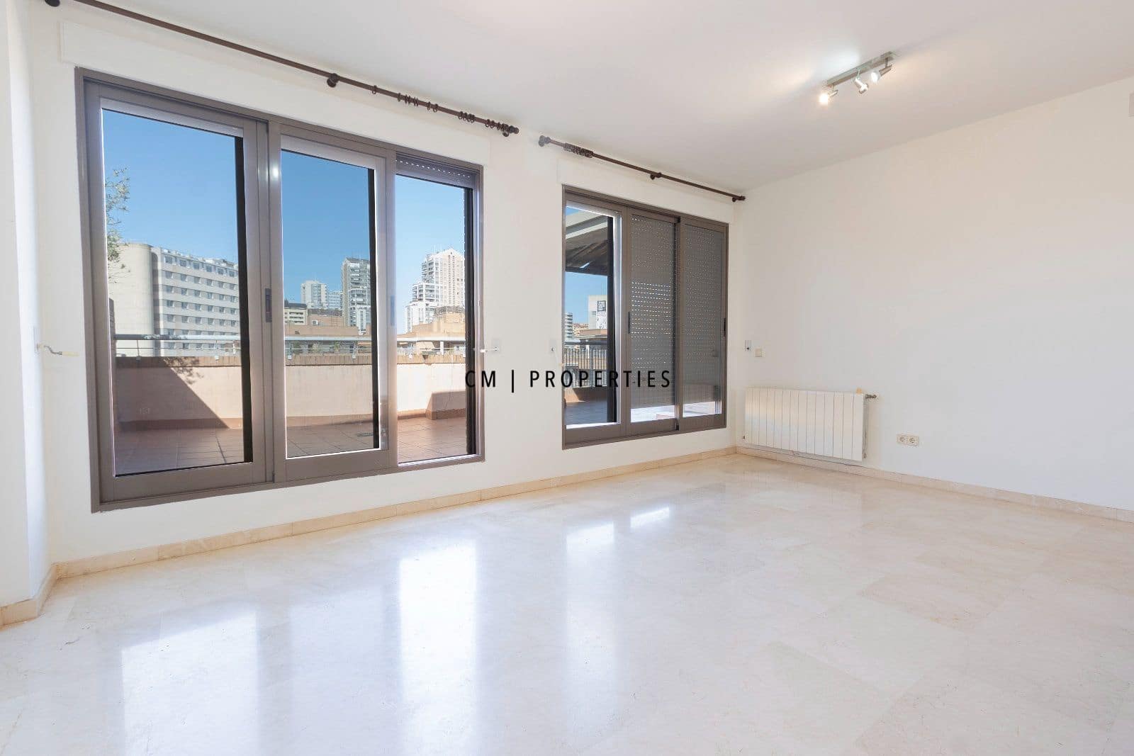 2 camera da letto Attico da affittare in Valencia citta con piscina garage - 2.000 € (Rif: 9911534)