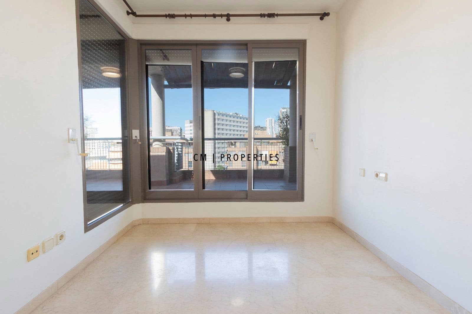 2 camera da letto Attico da affittare in Valencia citta con piscina garage - 2.000 € (Rif: 9911534)