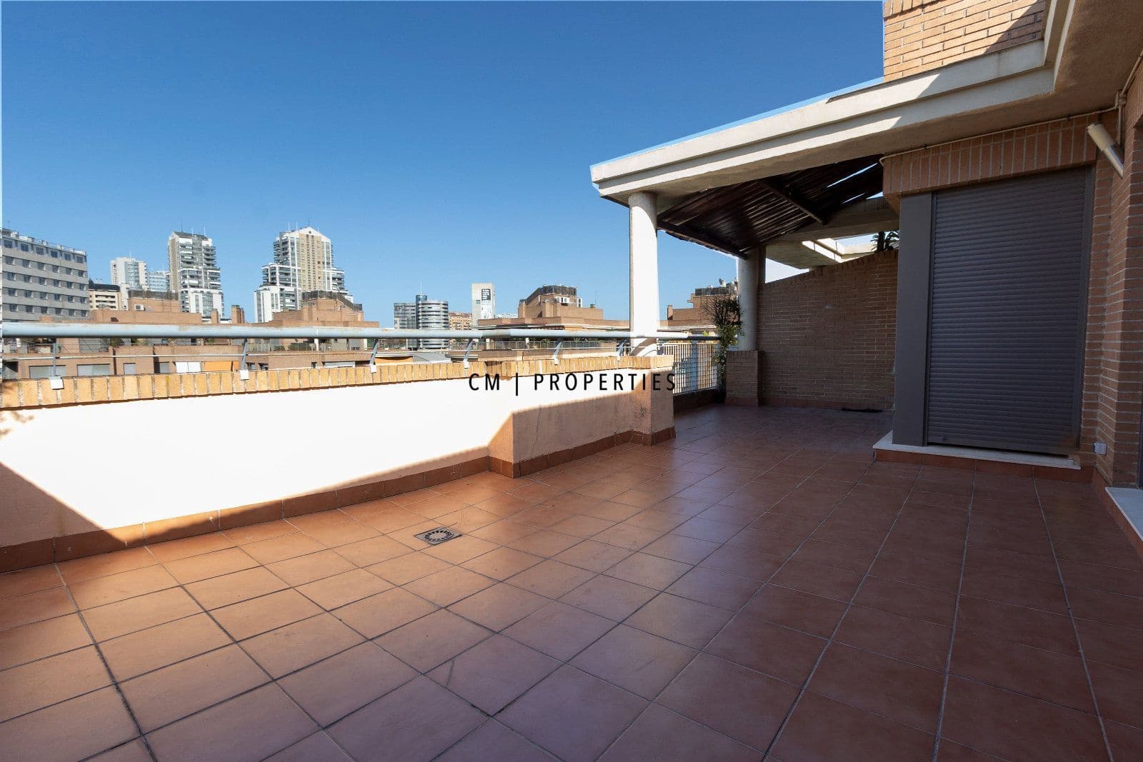 2 camera da letto Attico da affittare in Valencia citta con piscina garage - 2.000 € (Rif: 9911534)