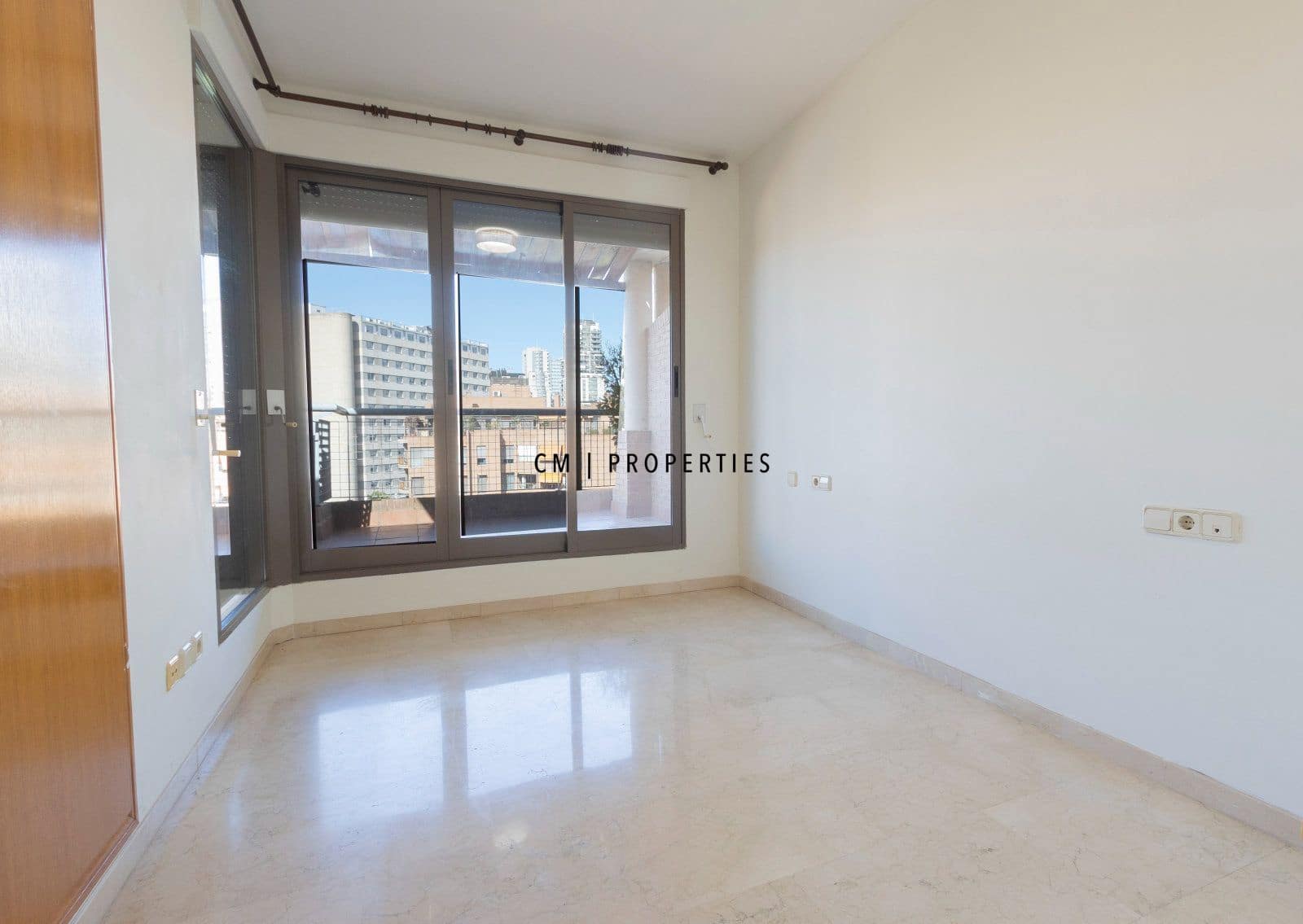 2 camera da letto Attico da affittare in Valencia citta con piscina garage - 2.000 € (Rif: 9911534)