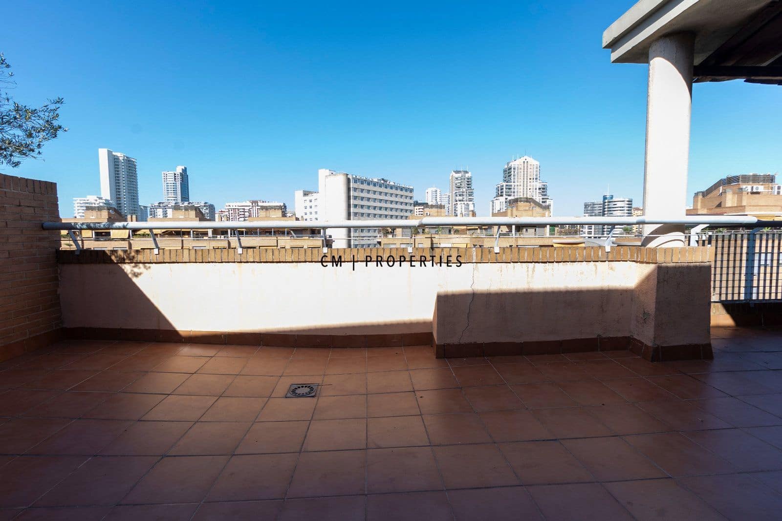 2 camera da letto Attico da affittare in Valencia citta con piscina garage - 2.000 € (Rif: 9911534)