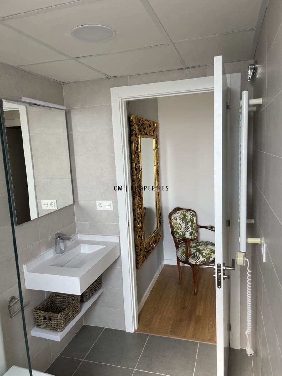 2 soveværelse Penthouse til leje i Valencia by med swimmingpool garage - € 1.600 (Ref: 9918998)