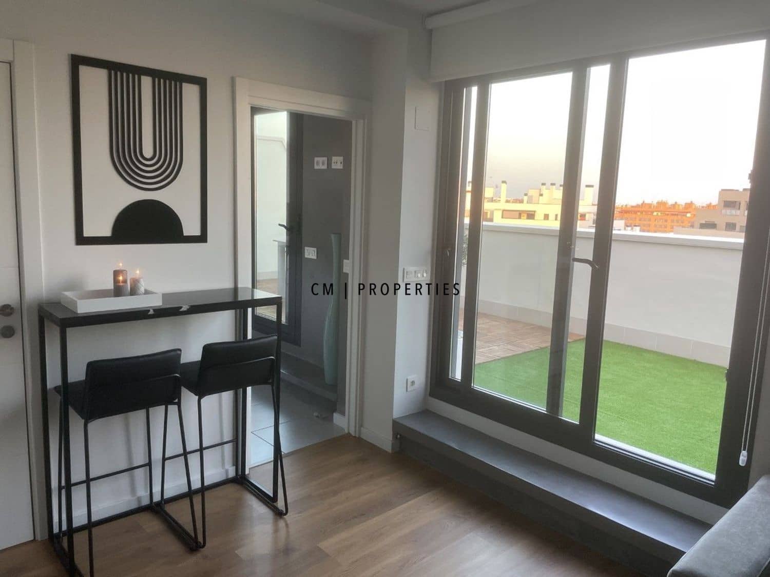 2 soveværelse Penthouse til leje i Valencia by med swimmingpool garage - € 1.600 (Ref: 9918998)