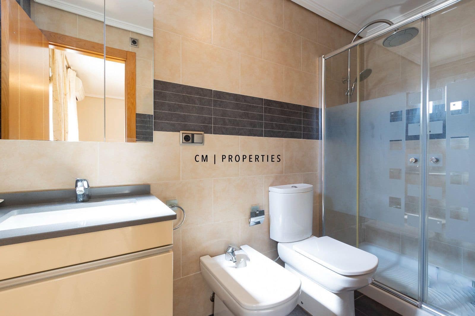 3 bedroom Villa for rent in Rocafort with garage - € 1,300 (Ref: 9935119)