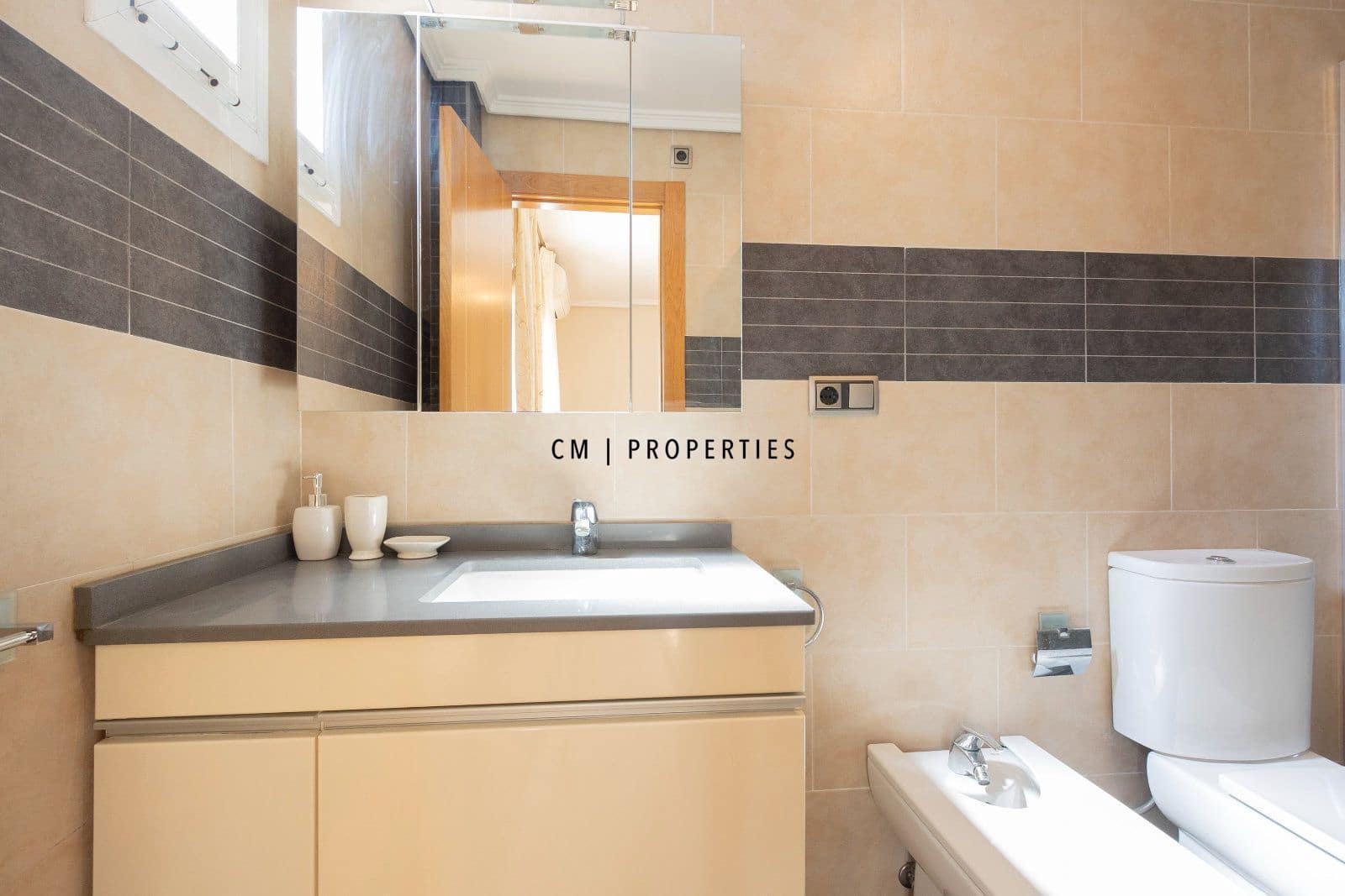 3 bedroom Villa for rent in Rocafort with garage - € 1,300 (Ref: 9935119)