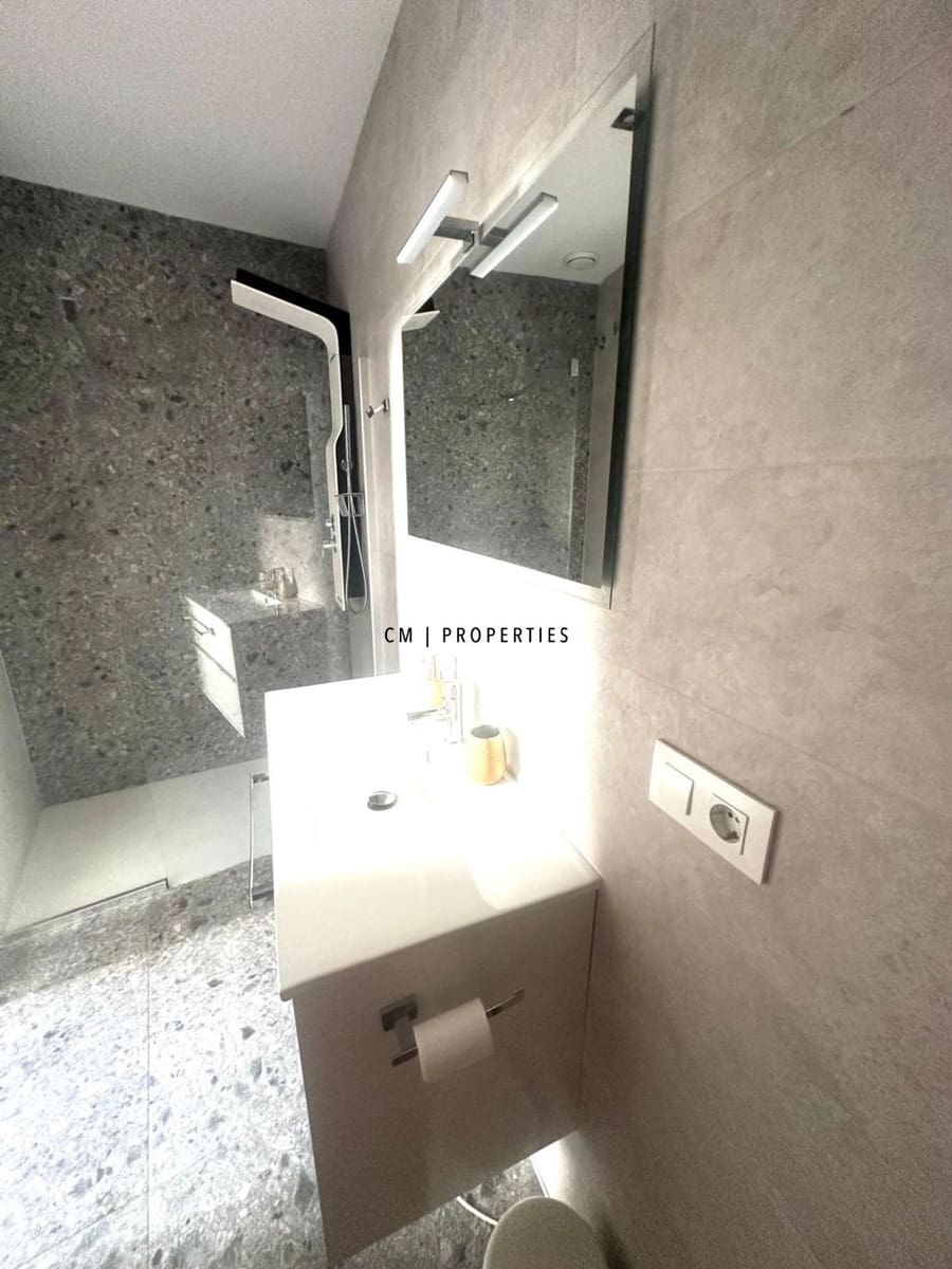 Piso de 2 habitaciones en València ciudad en alquiler - 2.200 € (Ref: 9935293)
