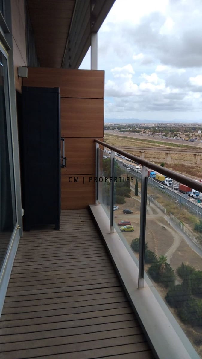 1 bedroom Penthouse for rent in Xirivella with garage - € 1,350 (Ref: 9935294)