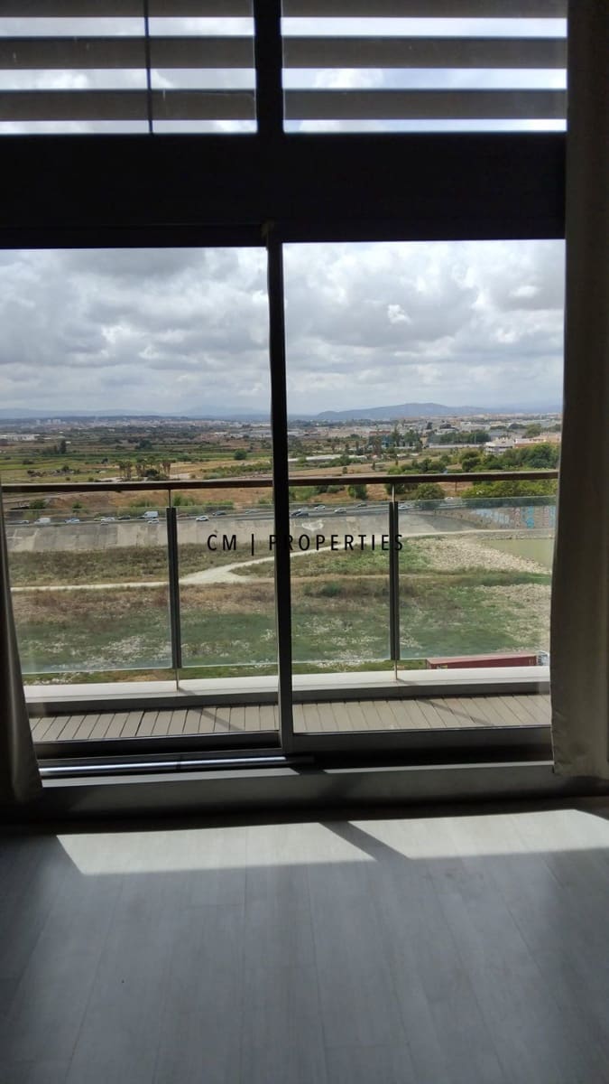 1 bedroom Penthouse for rent in Xirivella with garage - € 1,350 (Ref: 9935294)