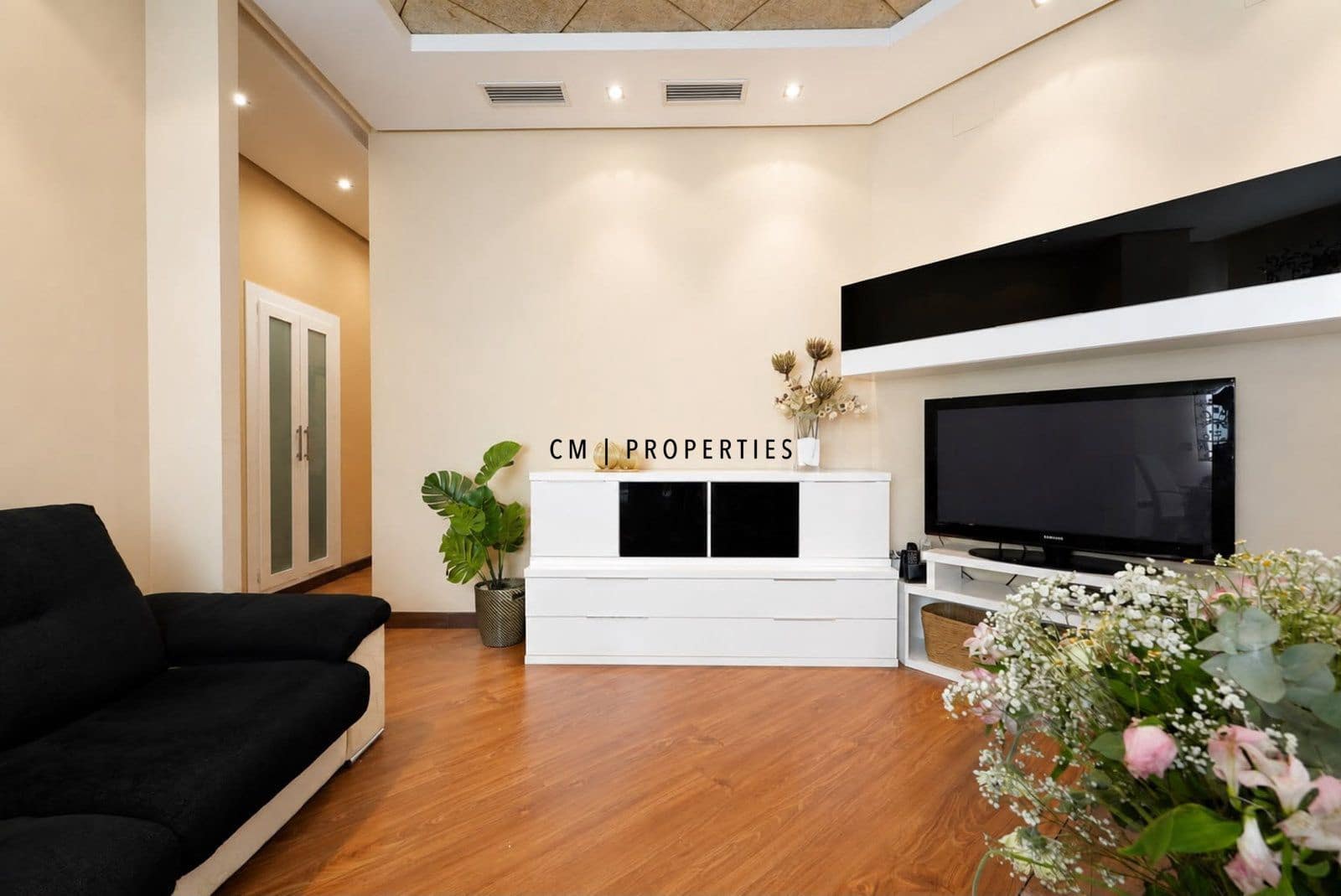3 bedroom Flat for rent in Valencia city - € 2,000 (Ref: 9935355)