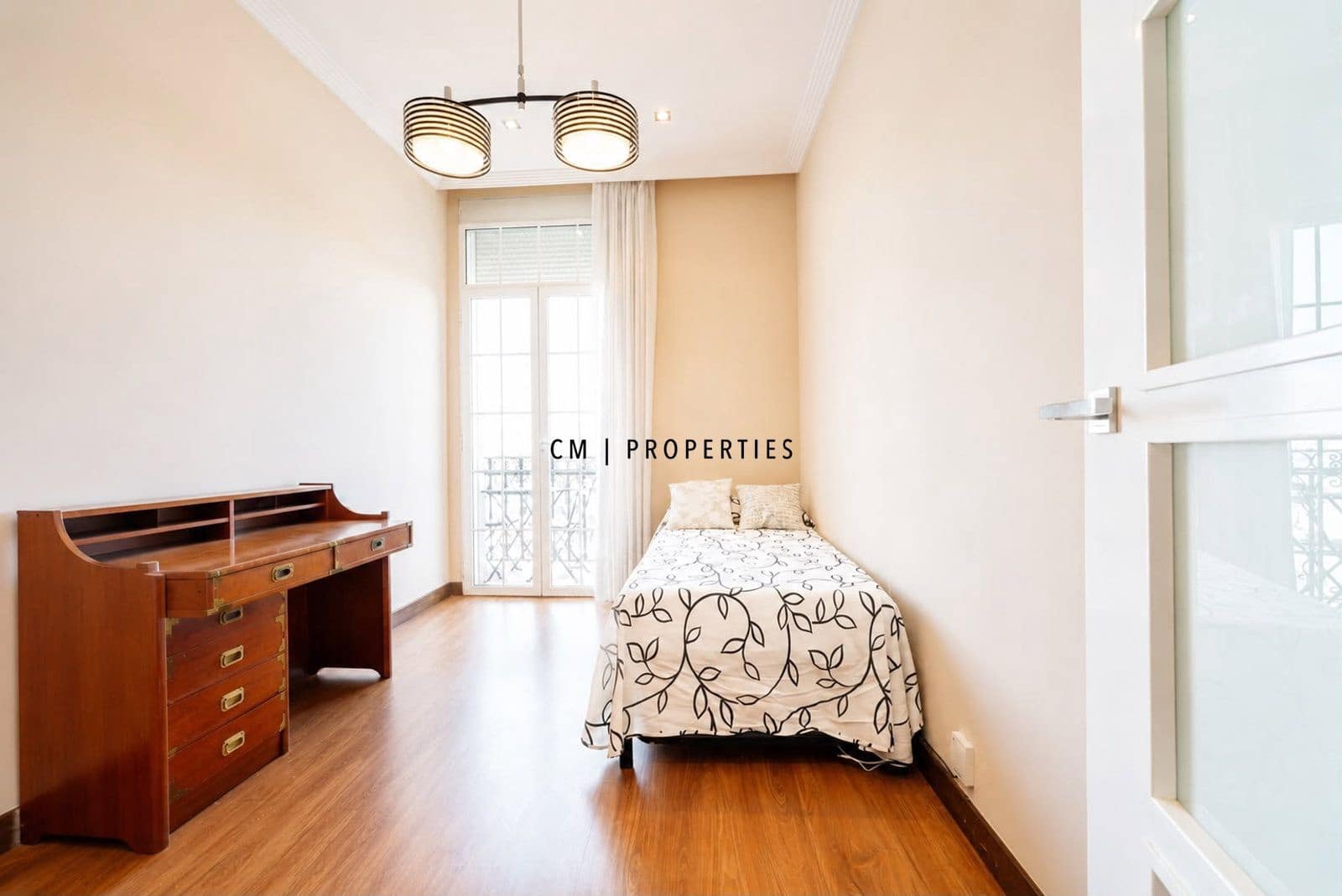 3 bedroom Flat for rent in Valencia city - € 2,000 (Ref: 9935355)
