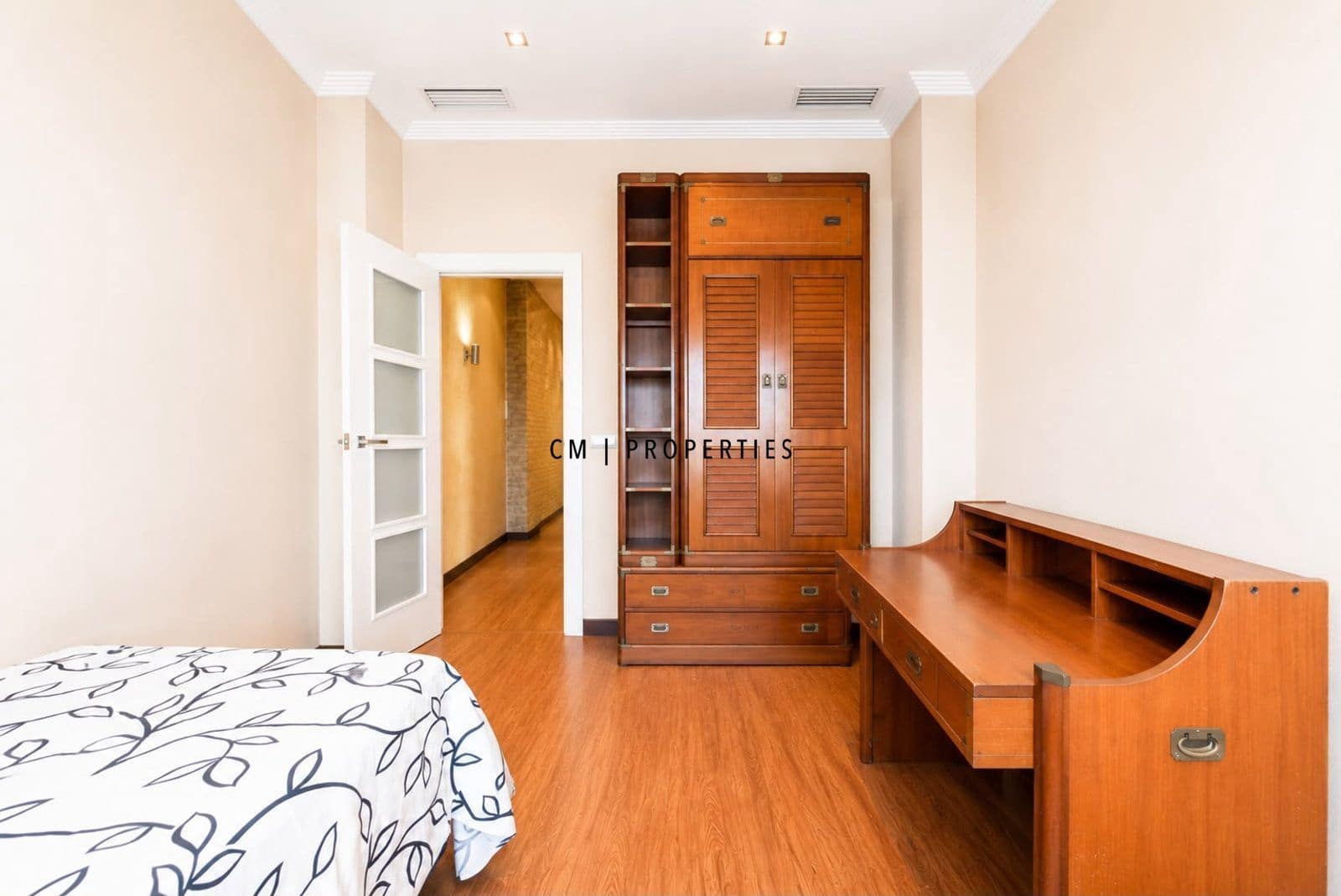 3 bedroom Flat for rent in Valencia city - € 2,000 (Ref: 9935355)
