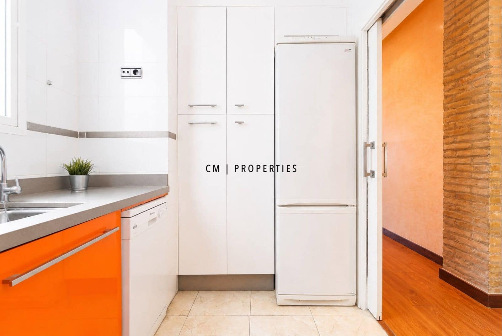 3 bedroom Flat for rent in Valencia city - € 2,000 (Ref: 9935355)