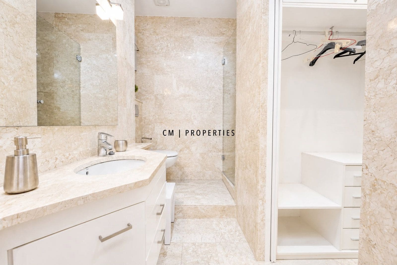 3 bedroom Flat for rent in Valencia city - € 2,000 (Ref: 9935355)