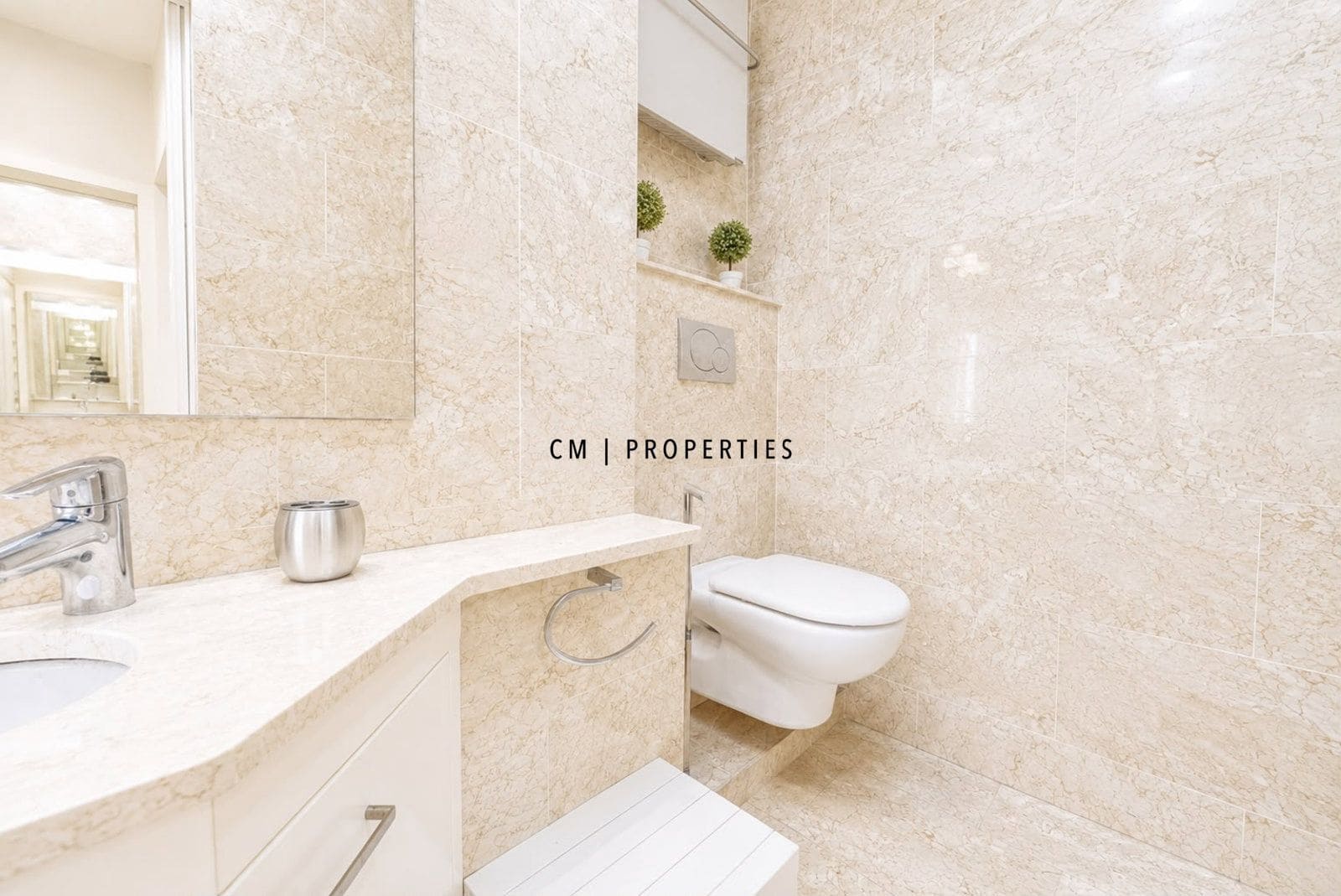 3 bedroom Flat for rent in Valencia city - € 2,000 (Ref: 9935355)