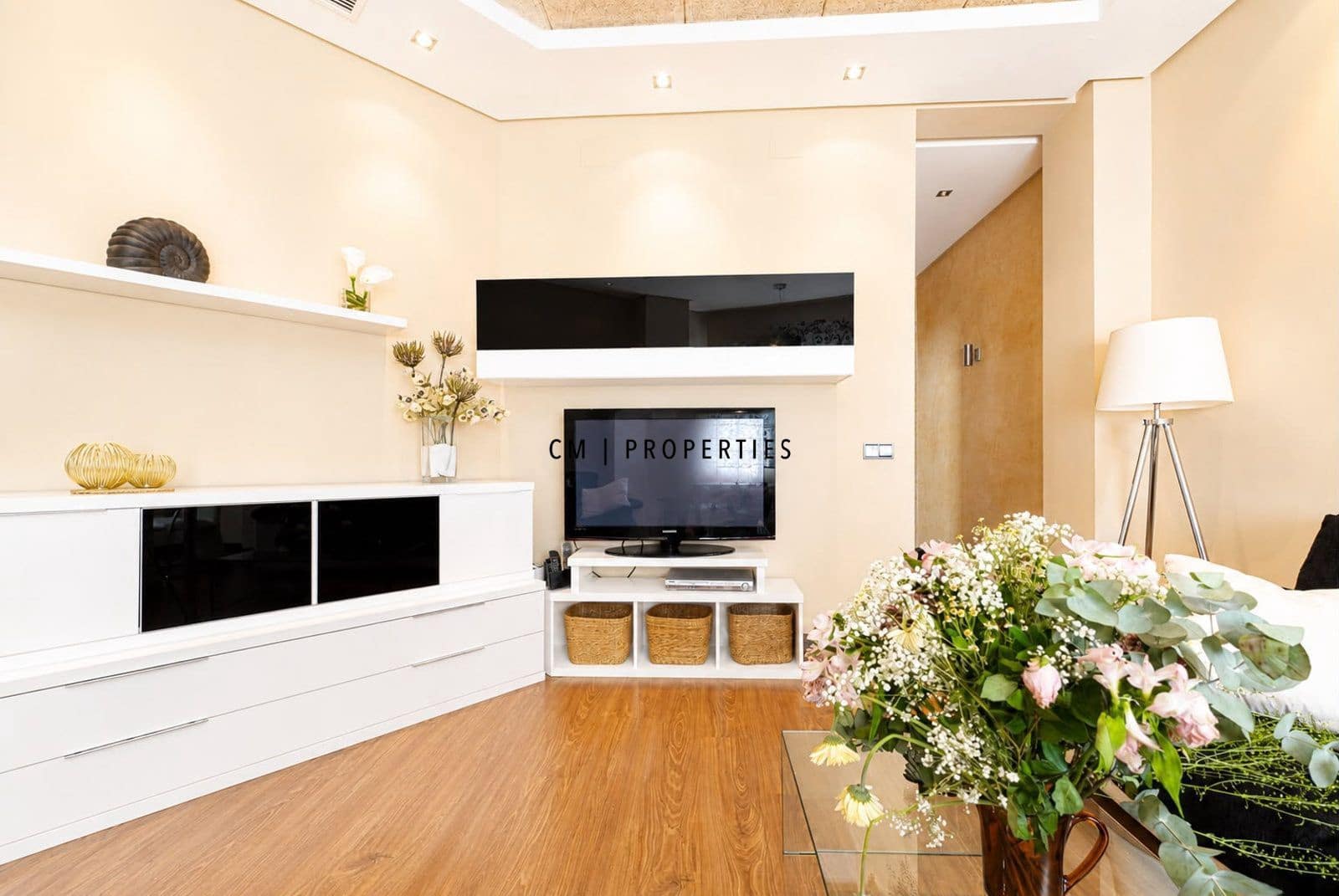 3 bedroom Flat for rent in Valencia city - € 2,000 (Ref: 9935355)